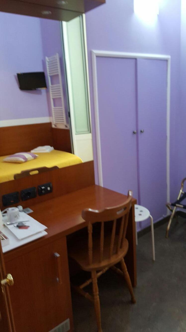 Single Room photo 2