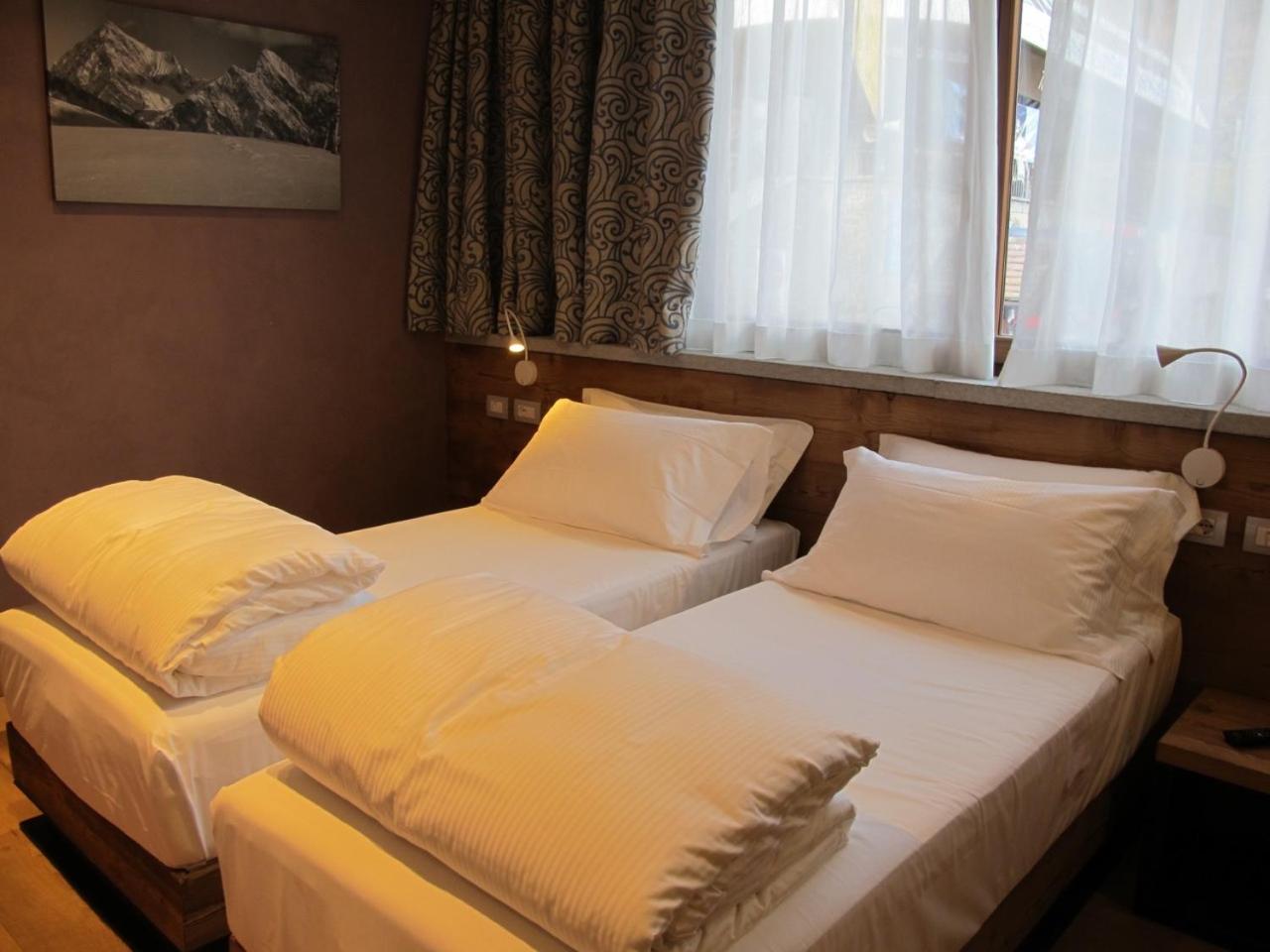 Standard Double Room - Photo 12