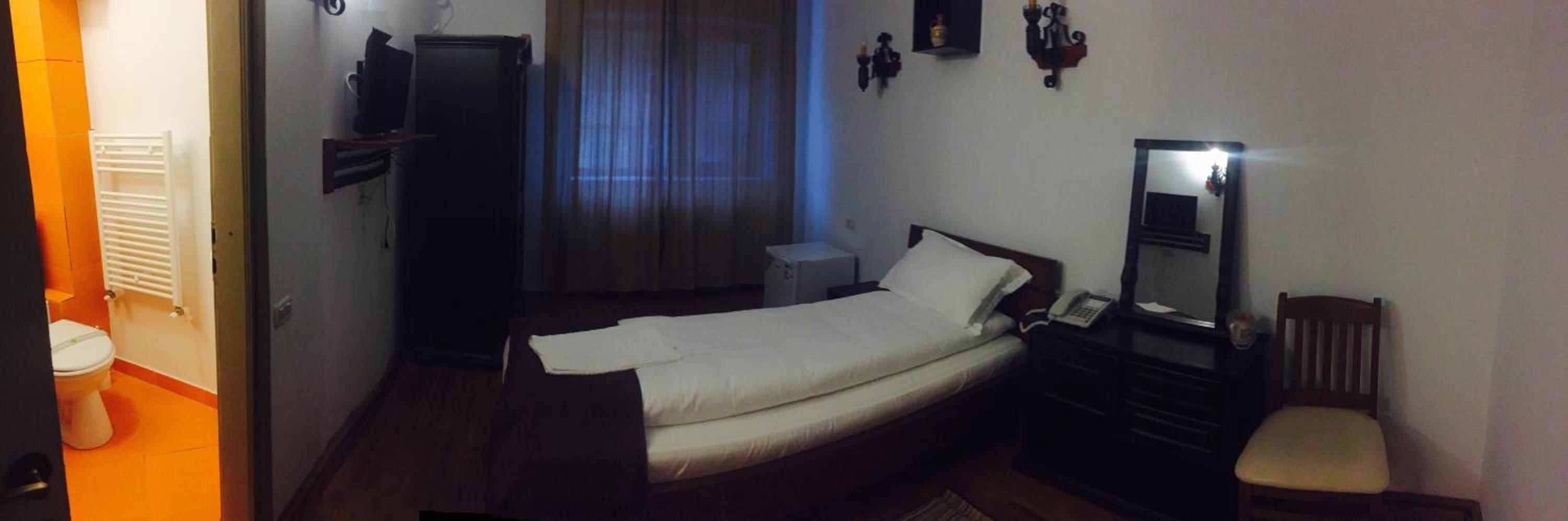 Single Room with Private Bathroom photo 2