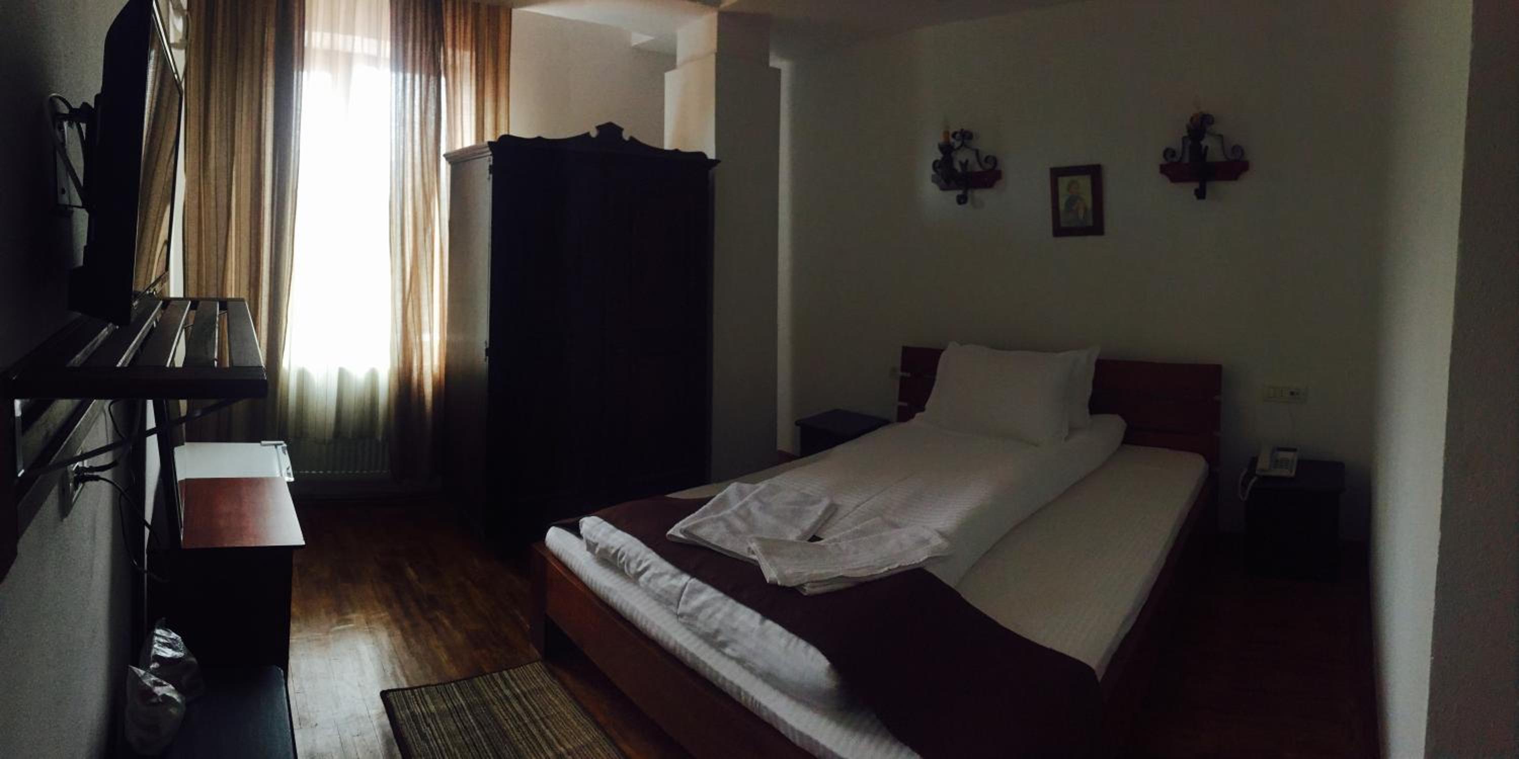Double Room with Private Bathroom - Photo 1