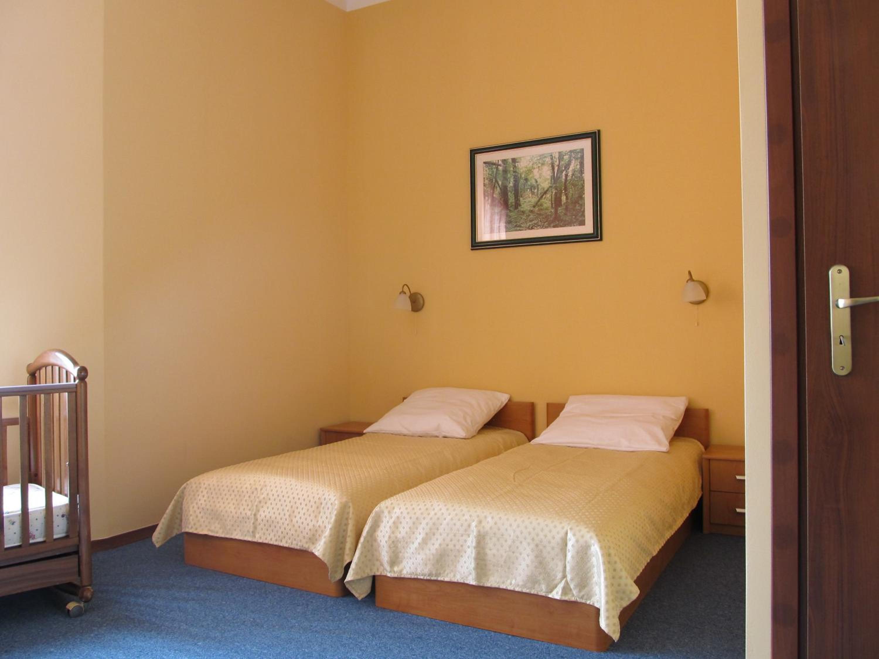 Standard Twin Room - Photo 5