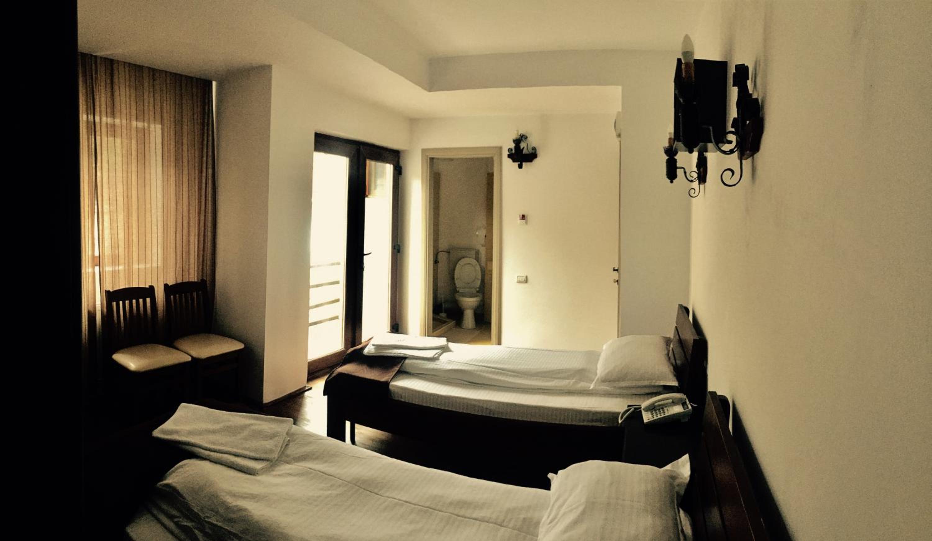 Twin Room with Private Bathroom photo 1