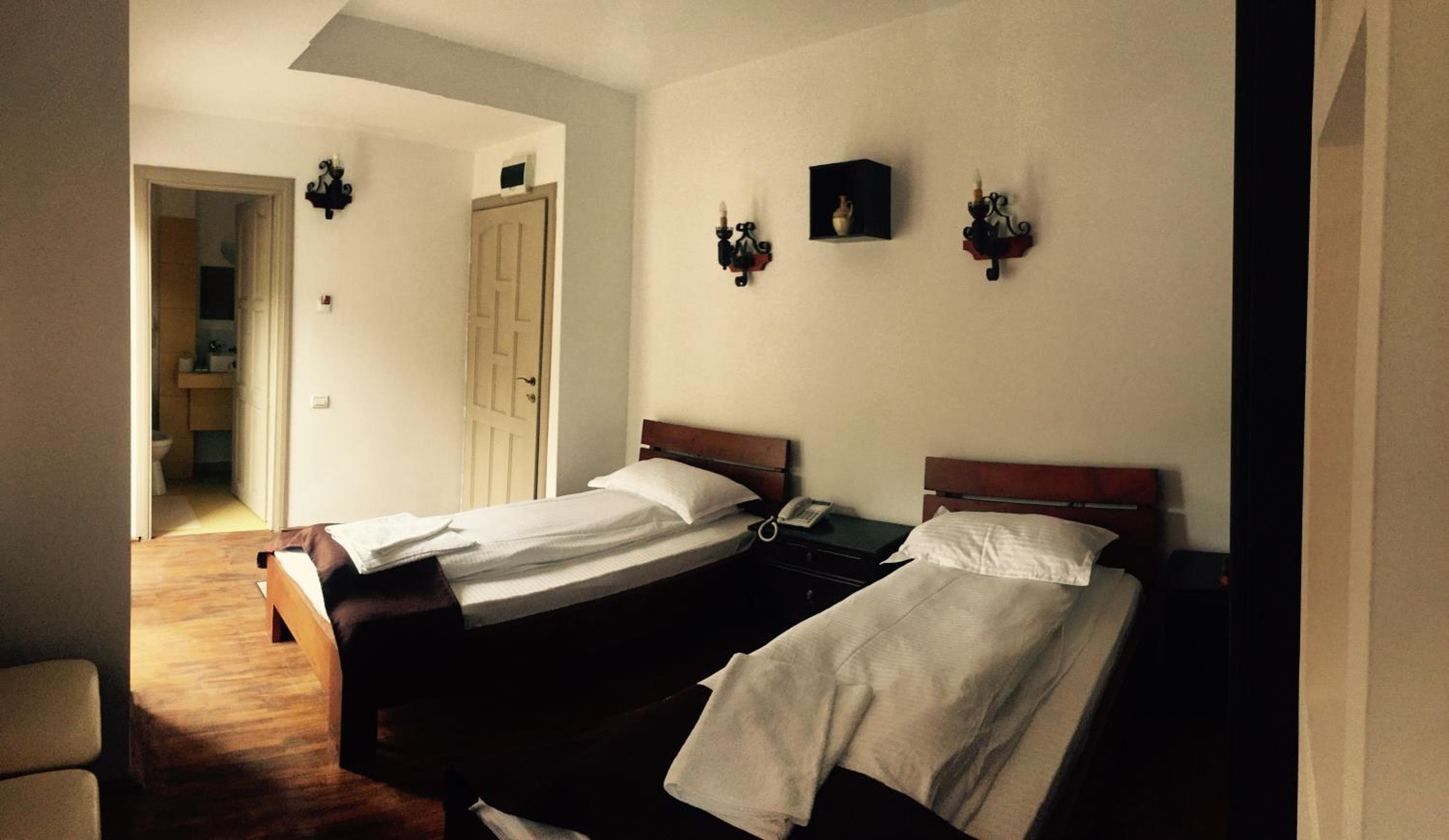 Twin Room with Private Bathroom photo 2