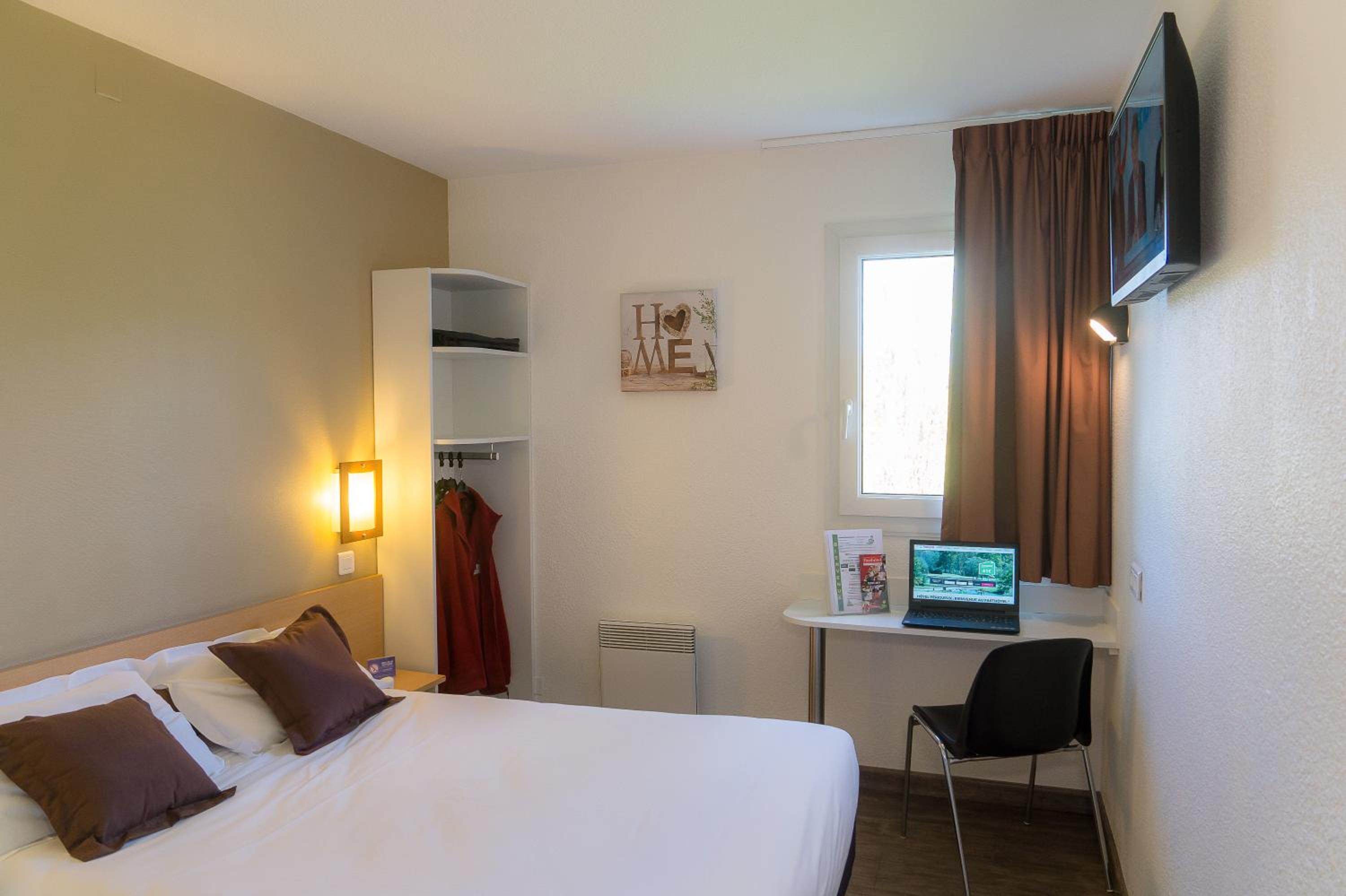 Double Room with Air-Conditioning - Photo 3