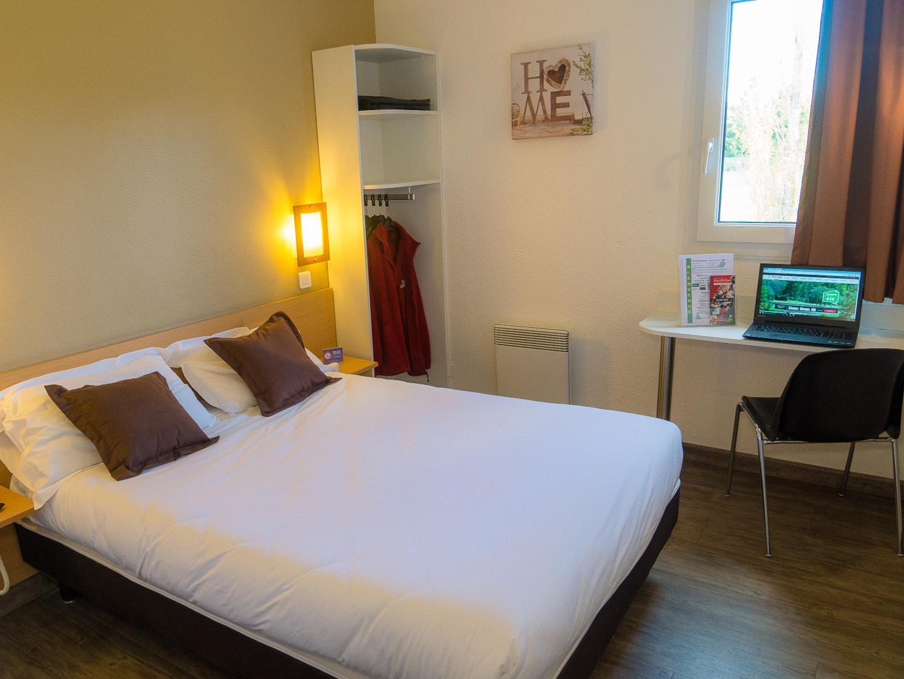 Double Room with Air-Conditioning - Photo 9