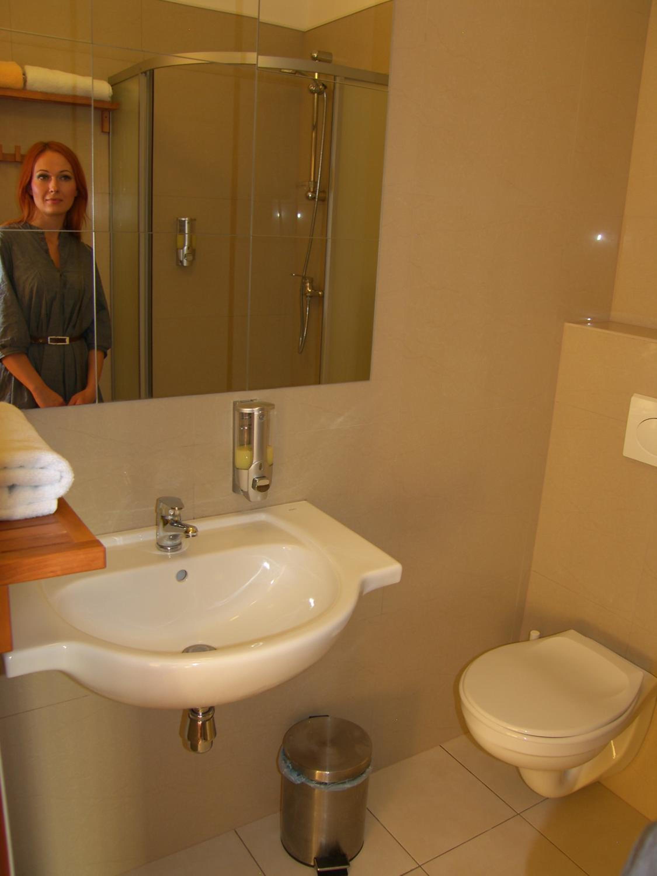 Standard Twin Room - Photo 4