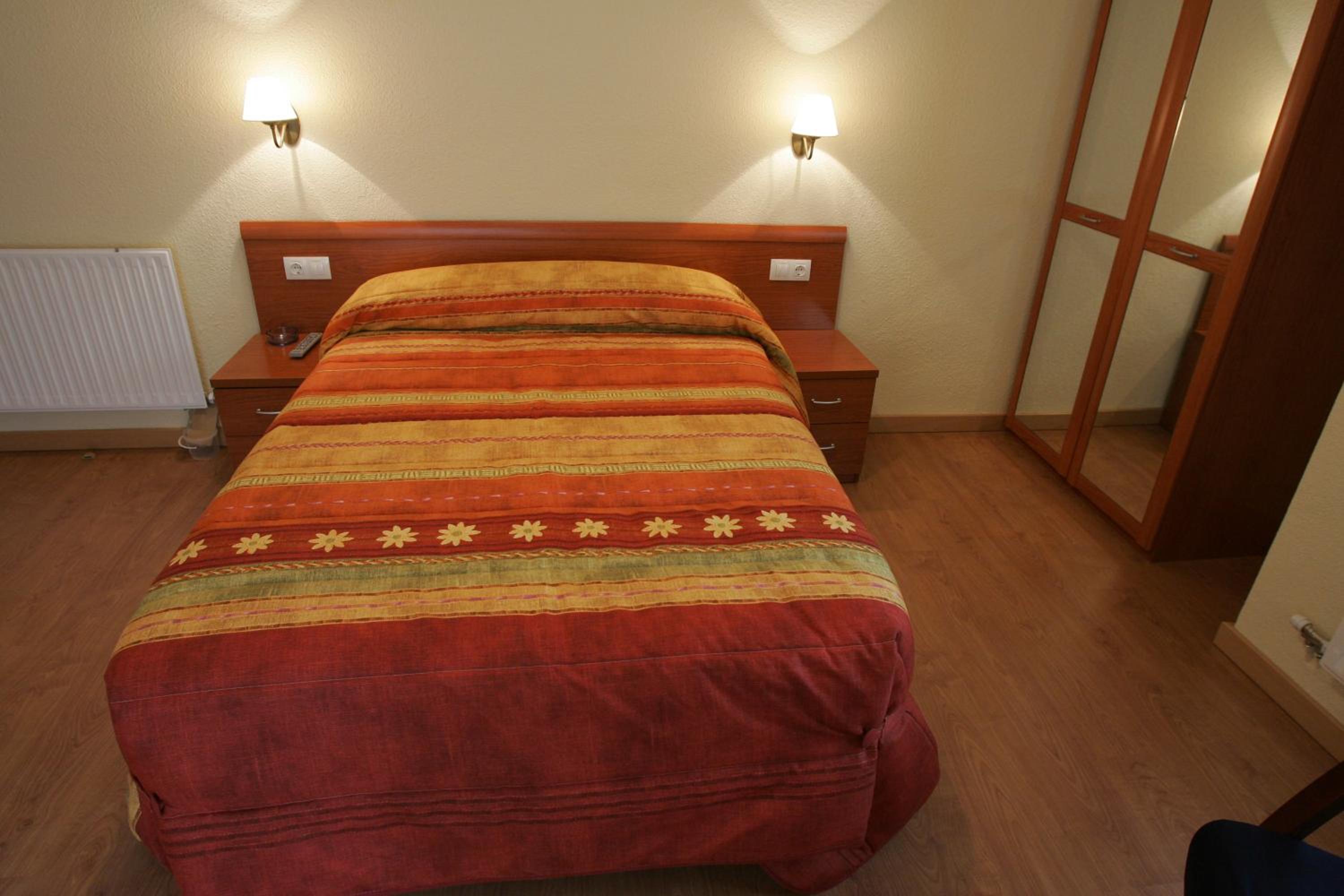 Double Room - Photo 2