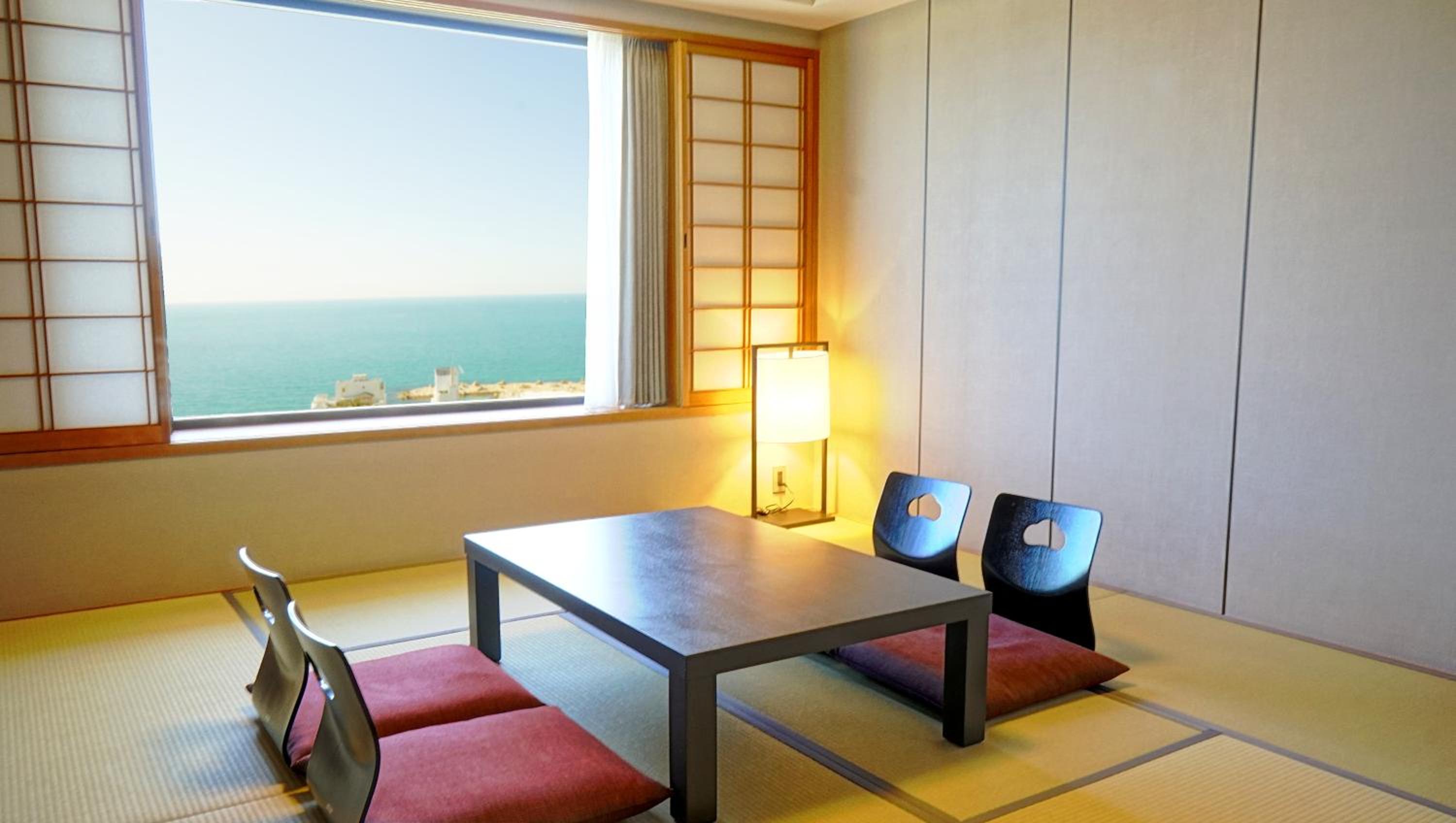 Twin Room with Tatami Area and Ocean View - Photo 4