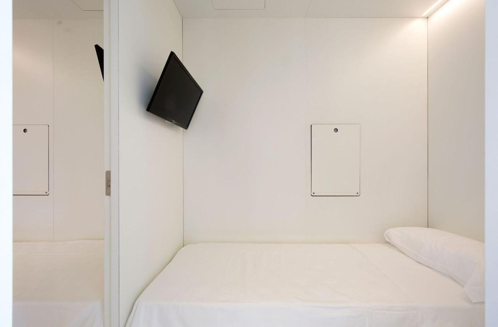Capsule Single Room with Shared Bathroom