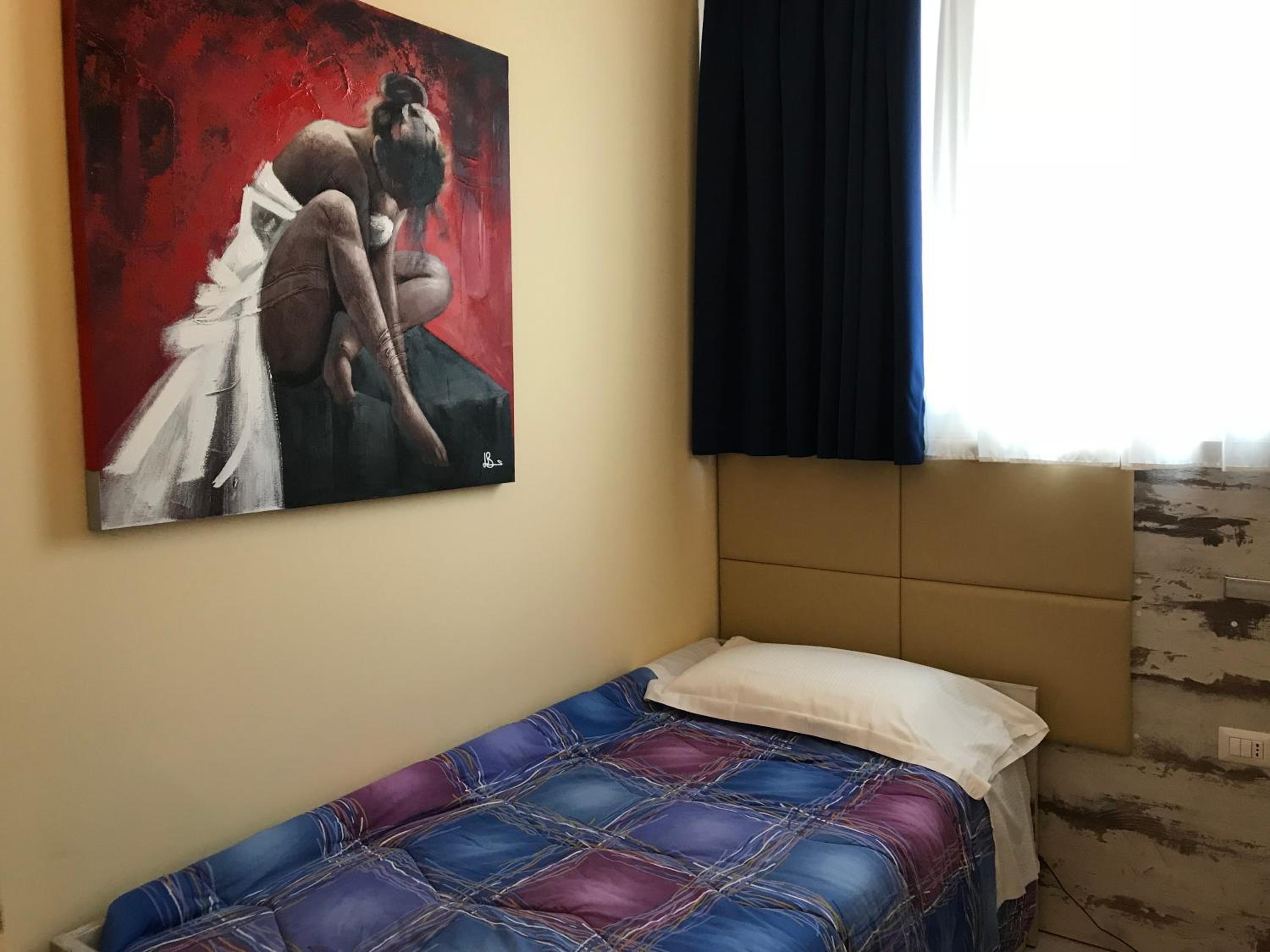 Single Room photo 2