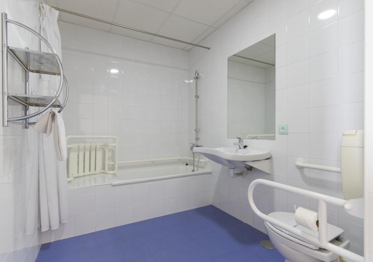 Twin Room with Private Bathroom photo 3