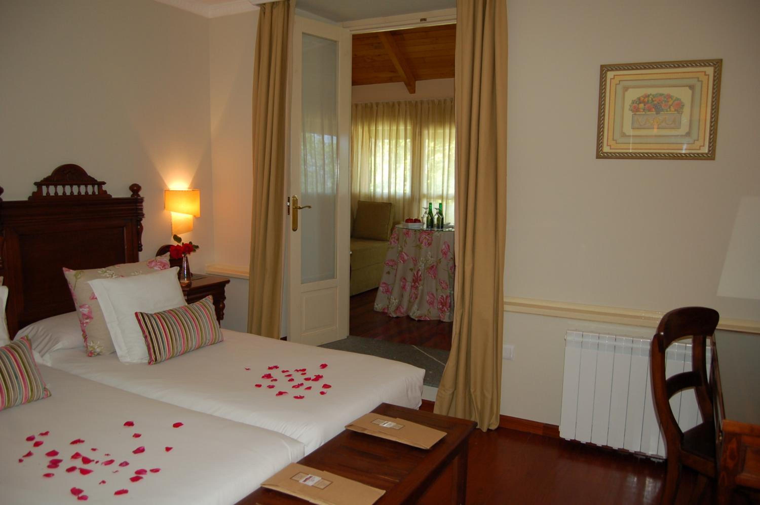 Double or Twin Room with Living Room photo 3