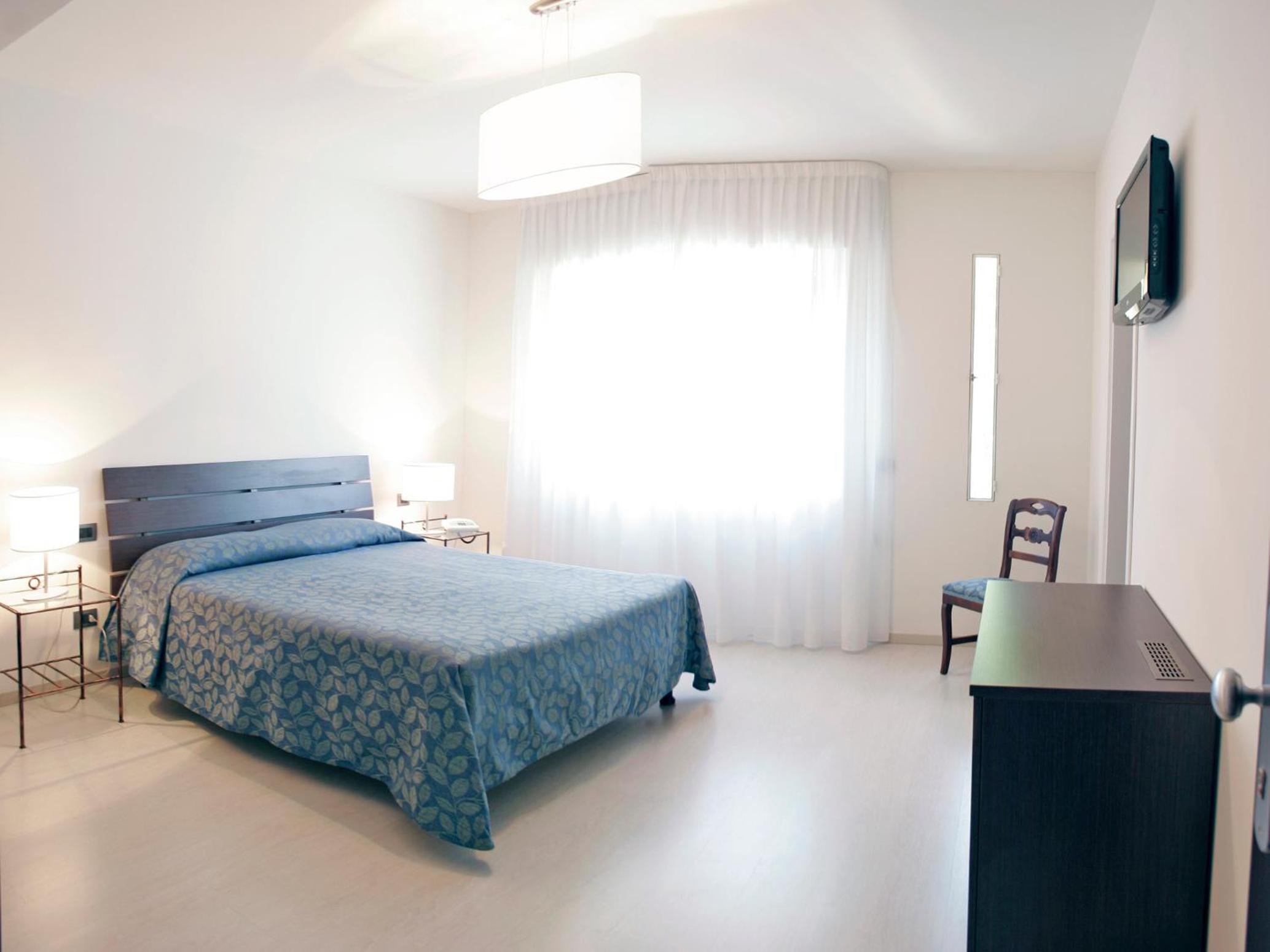 Standard Double or Twin Room - Photo 1
