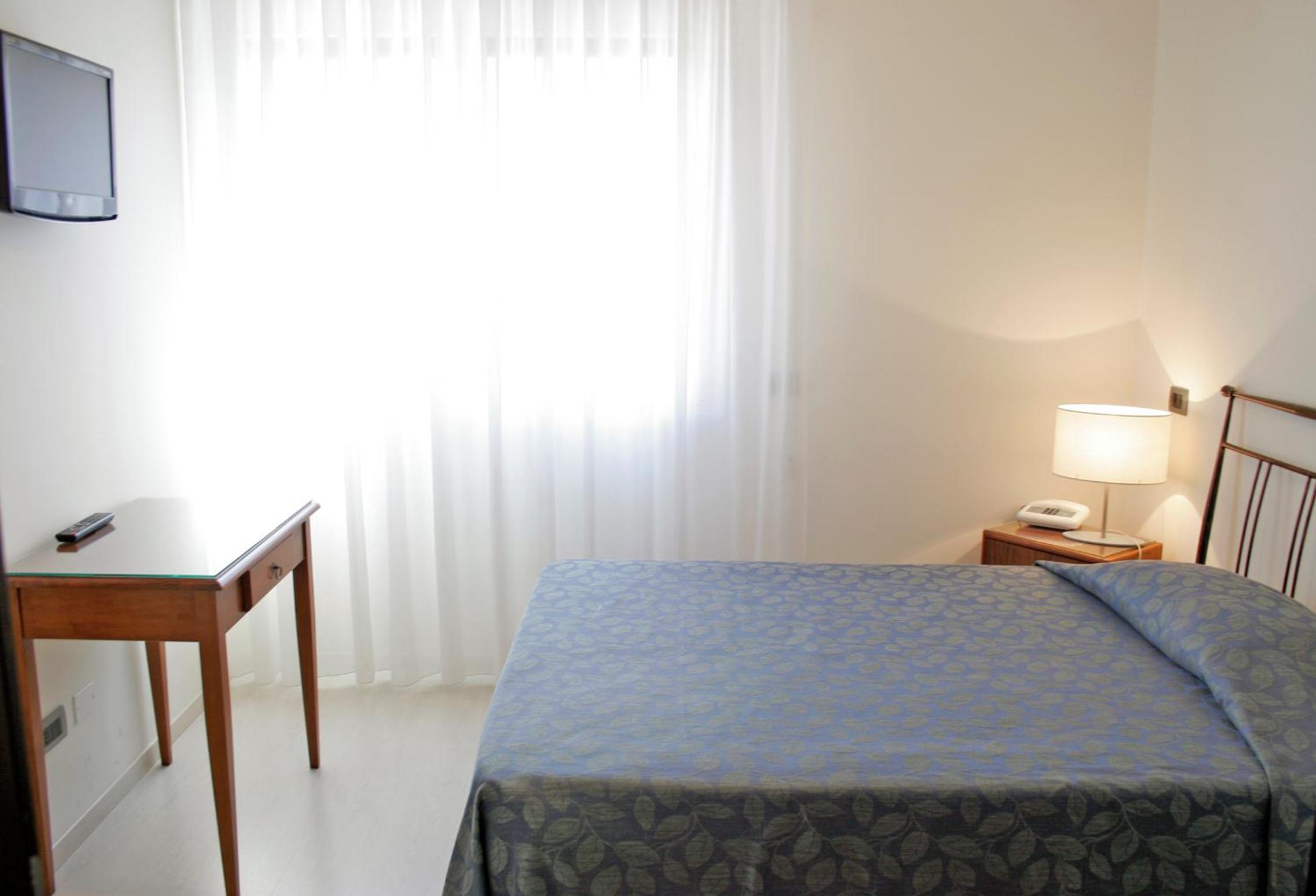 Single Room - Photo 1