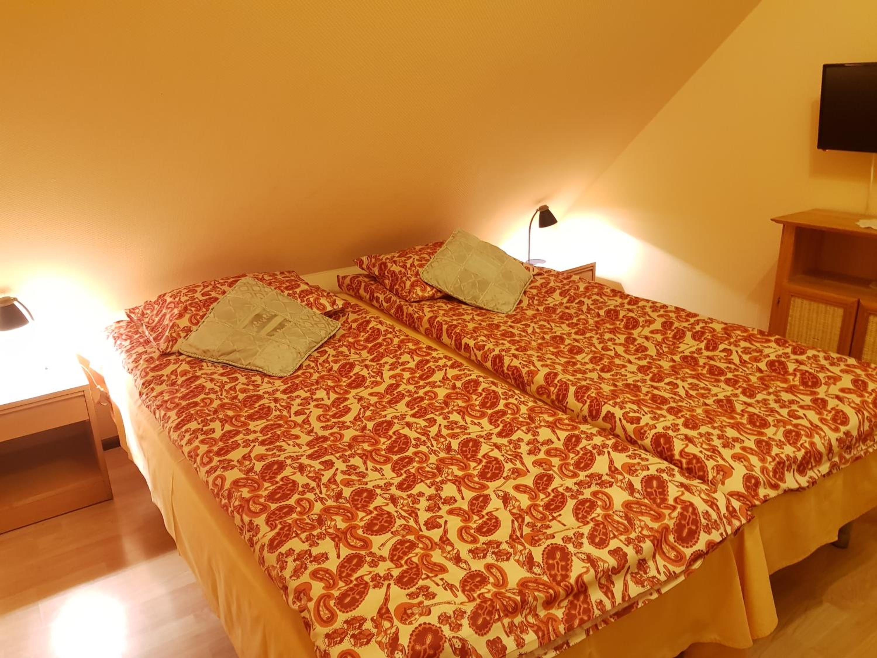 Twin Room with Private Bathroom