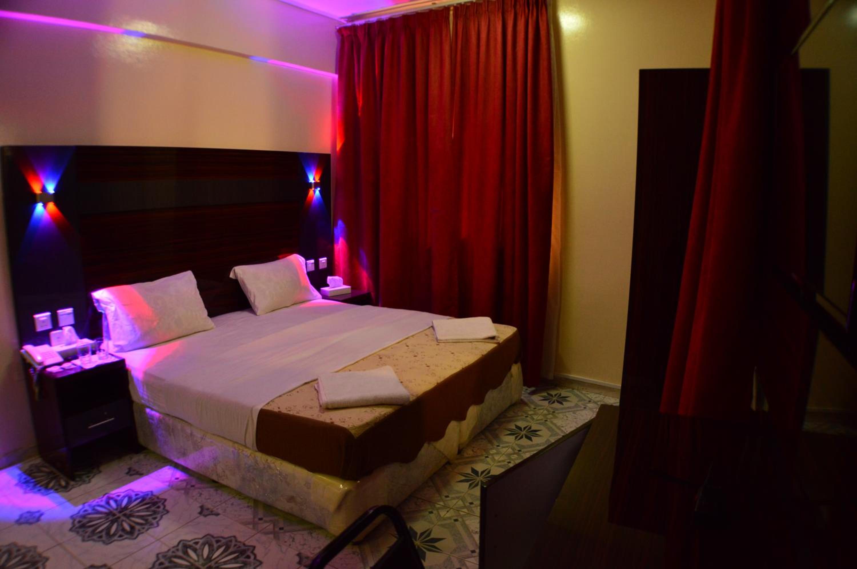Standard King Room photo 2