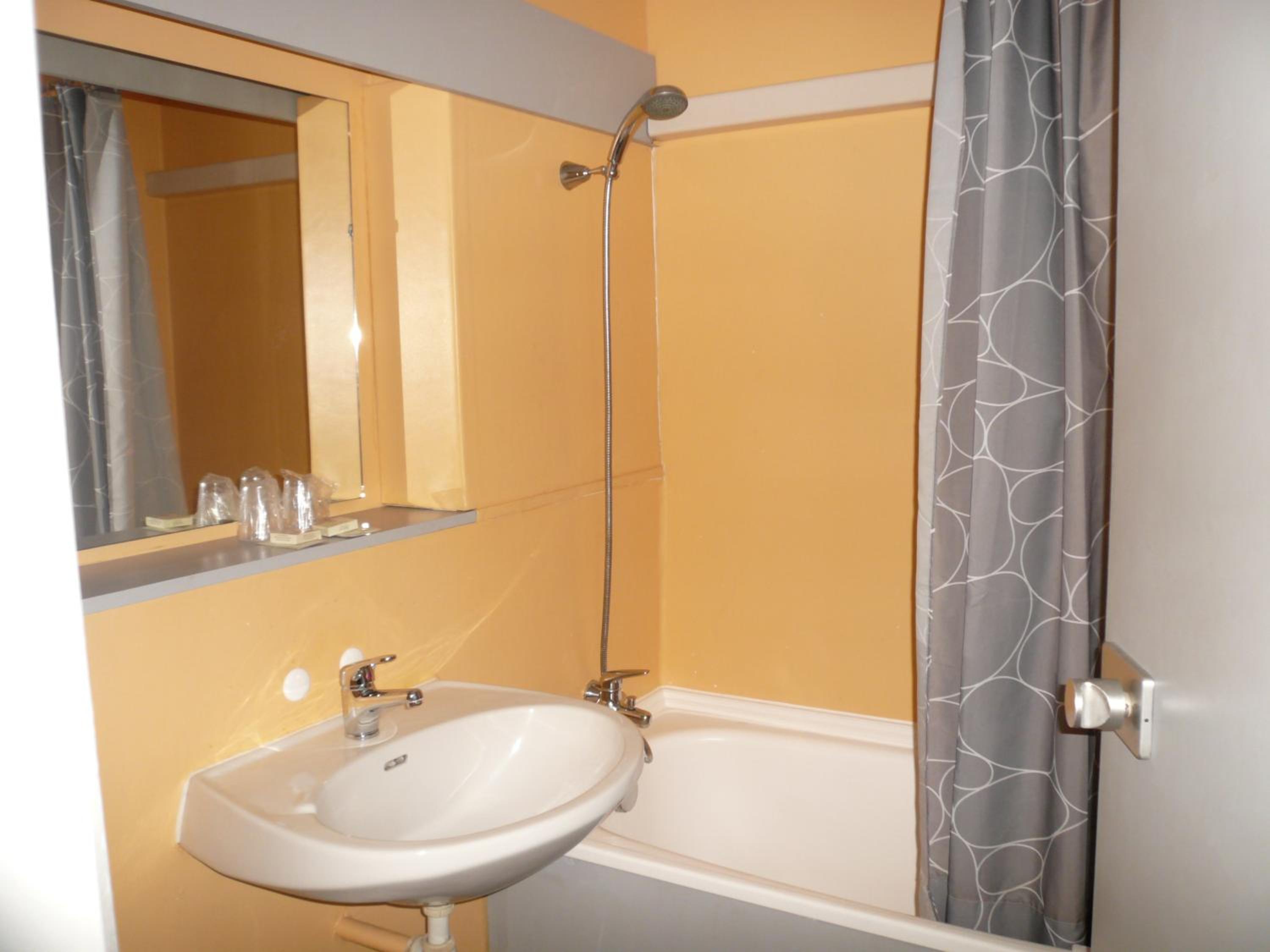Standard Double Room - Photo 5