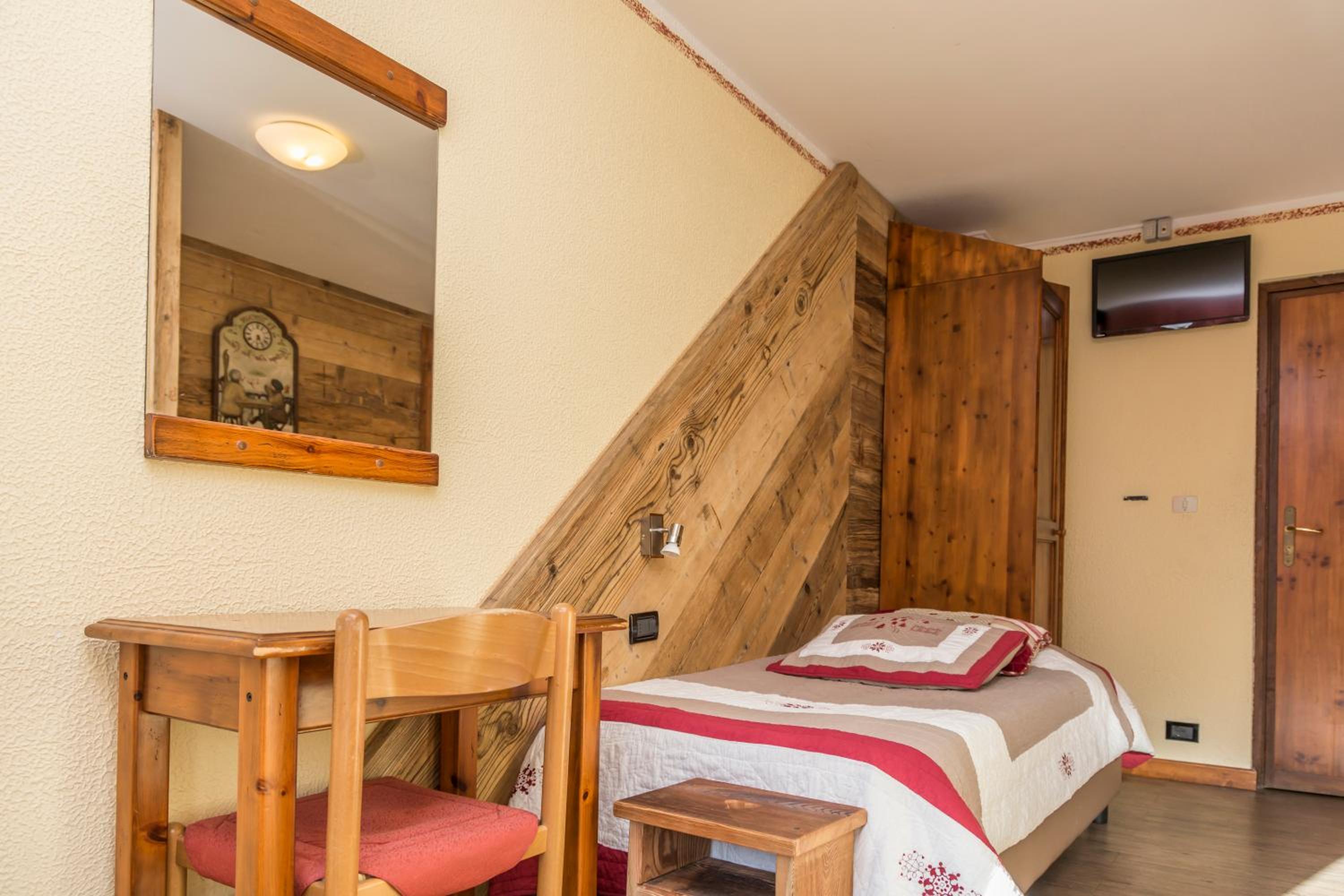 Standard Double or Twin Room photo 2