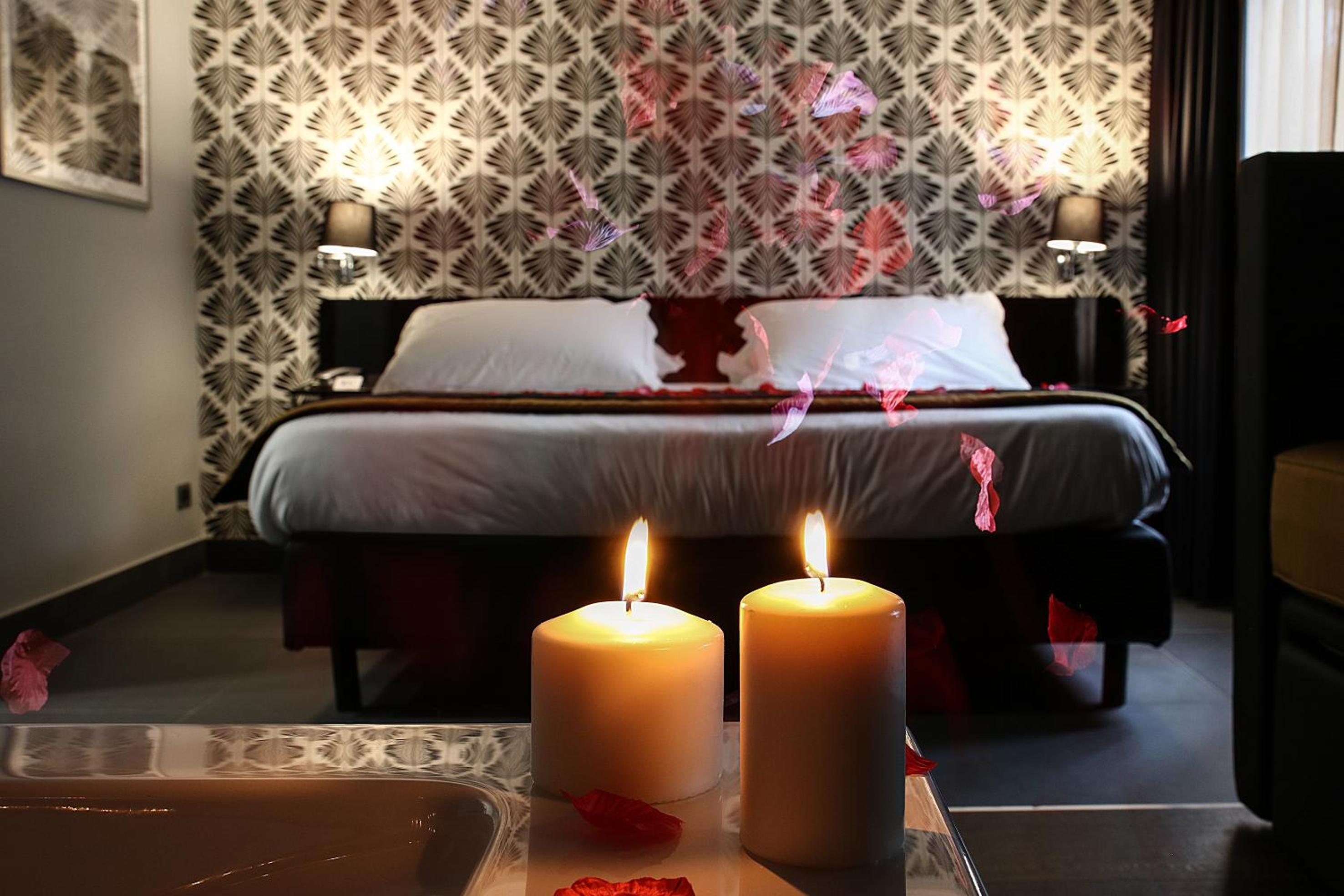 Deluxe King Room with Sofa Bed photo 1