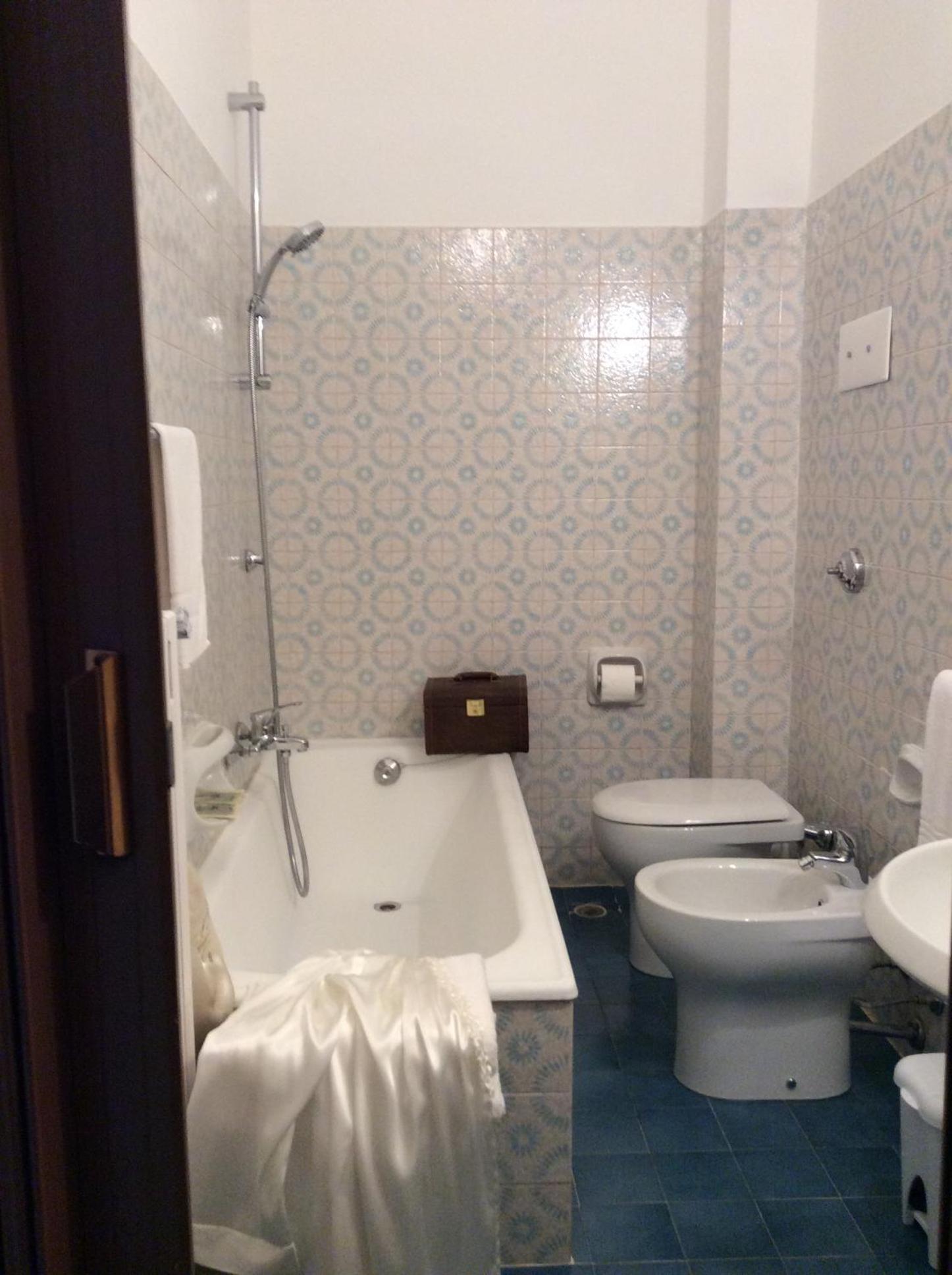 Double Room - Photo 10