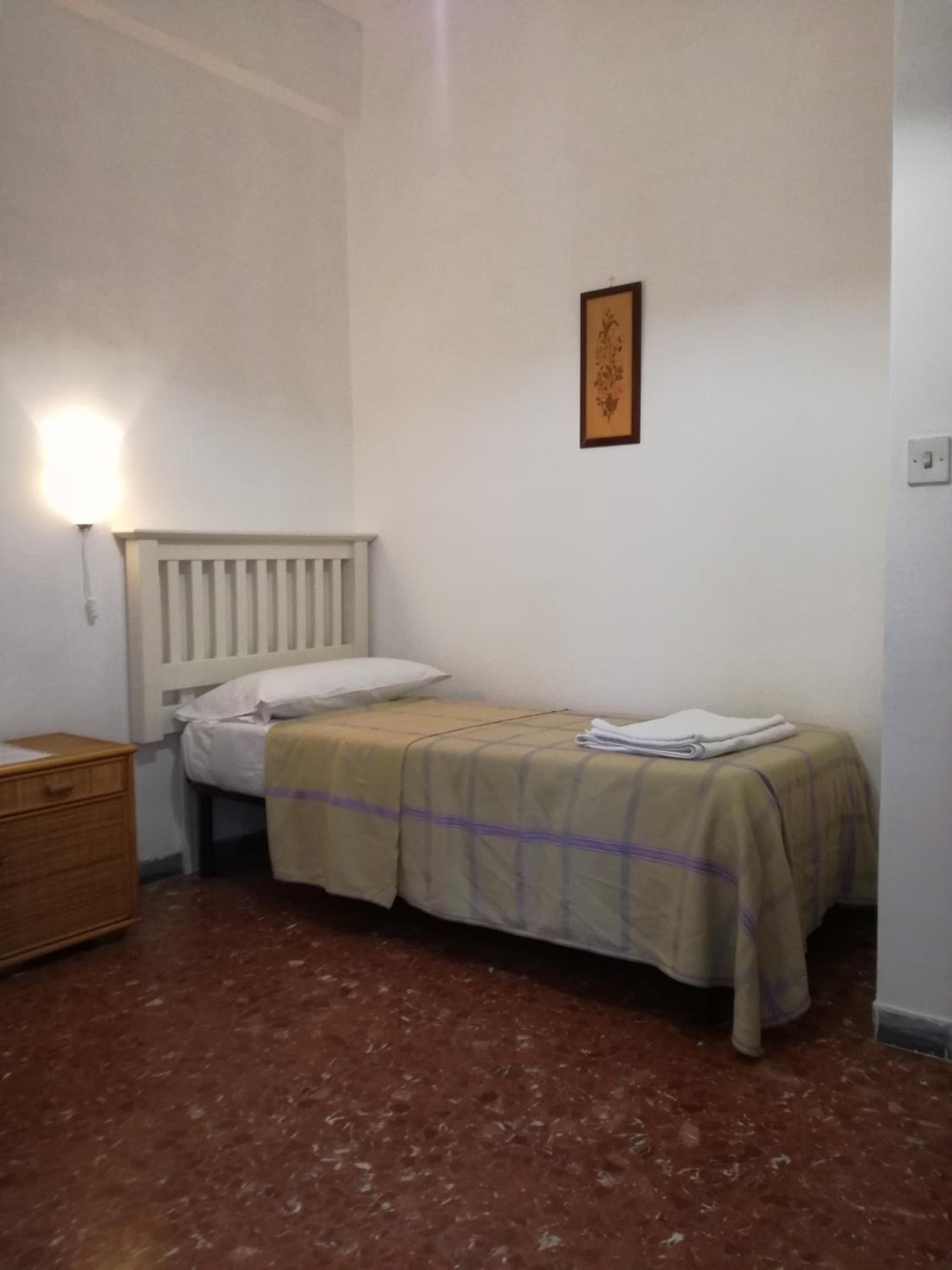 Single Room with Shared Bathroom