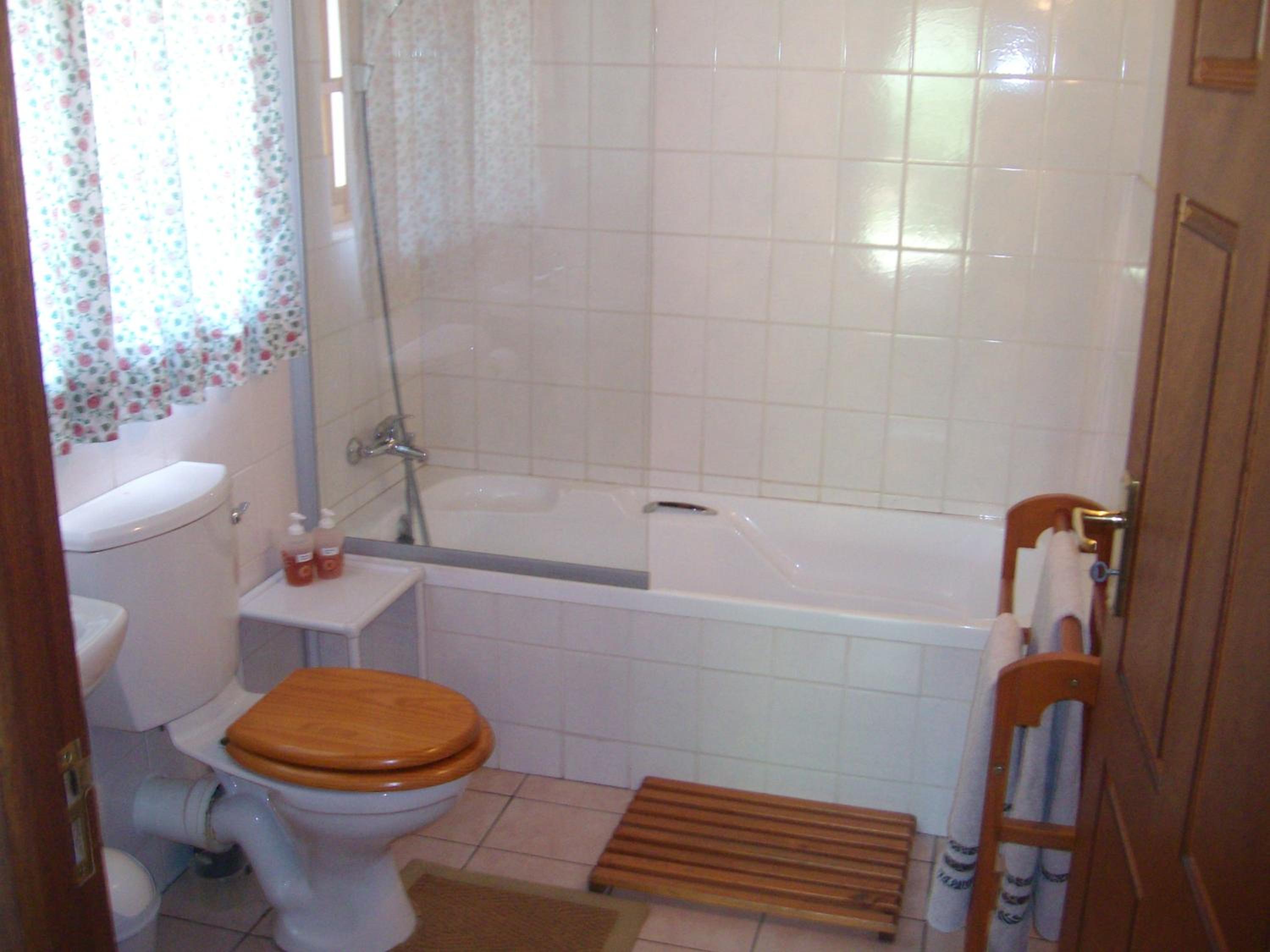 Double Room with Bathroom photo 2