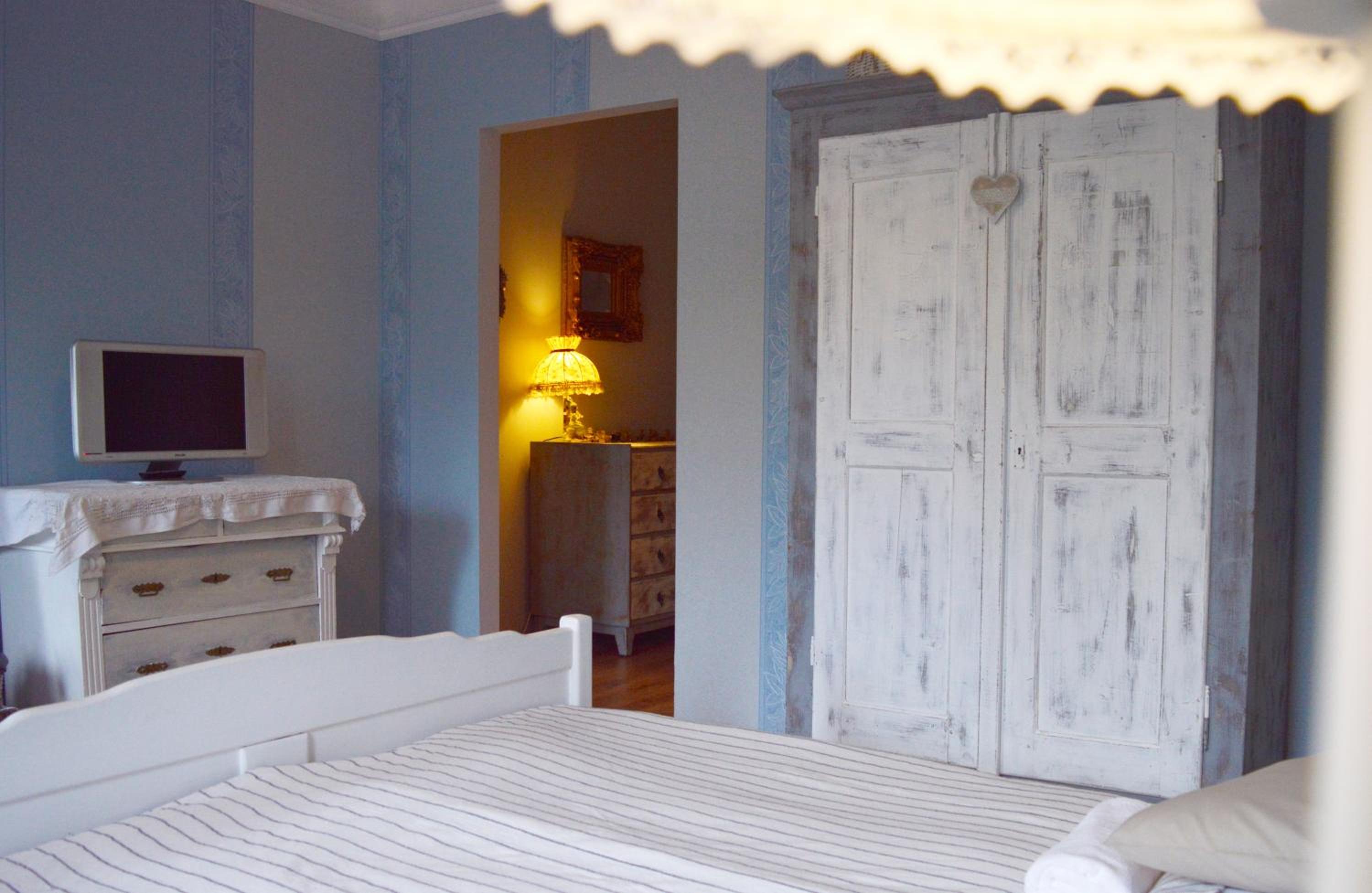Deluxe Double Room with Bath photo 3