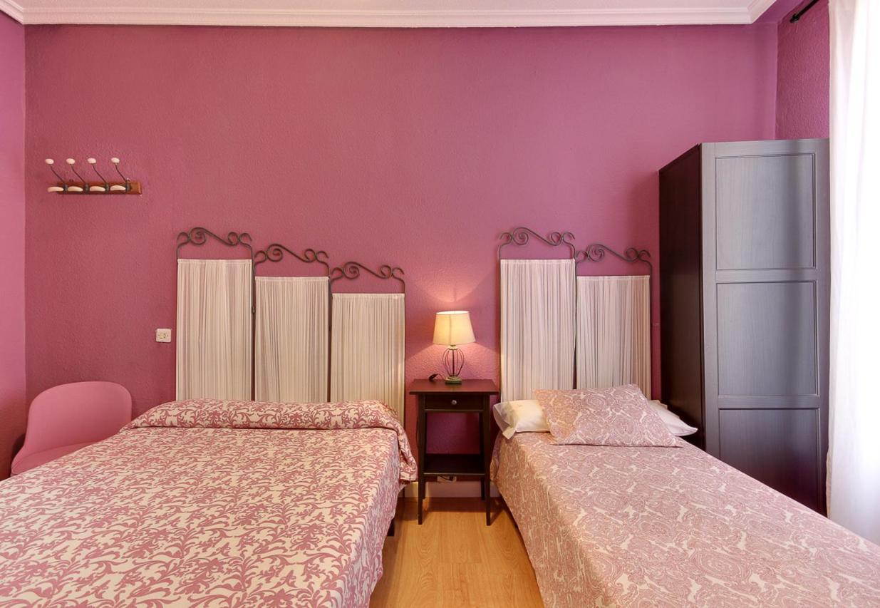 Triple Room with Private Bathroom photo 2