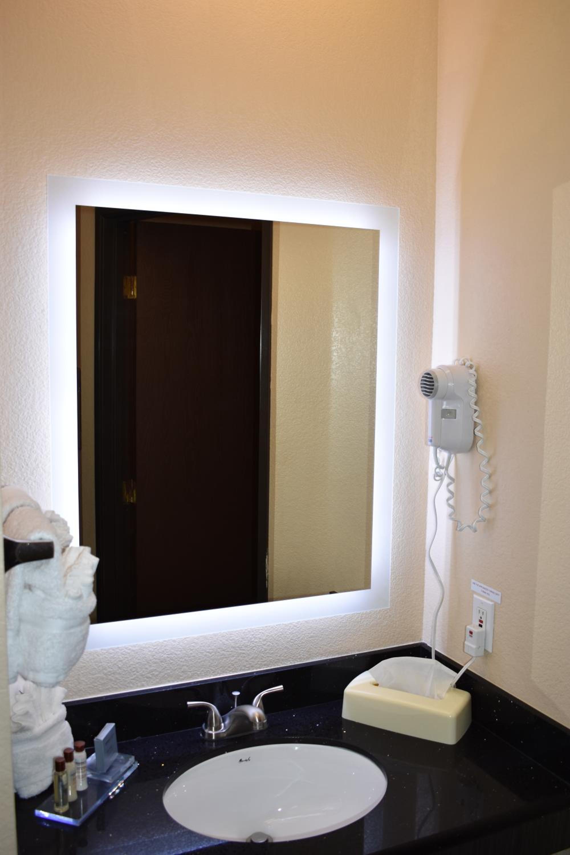 King Room - Non-Smoking - Photo 4