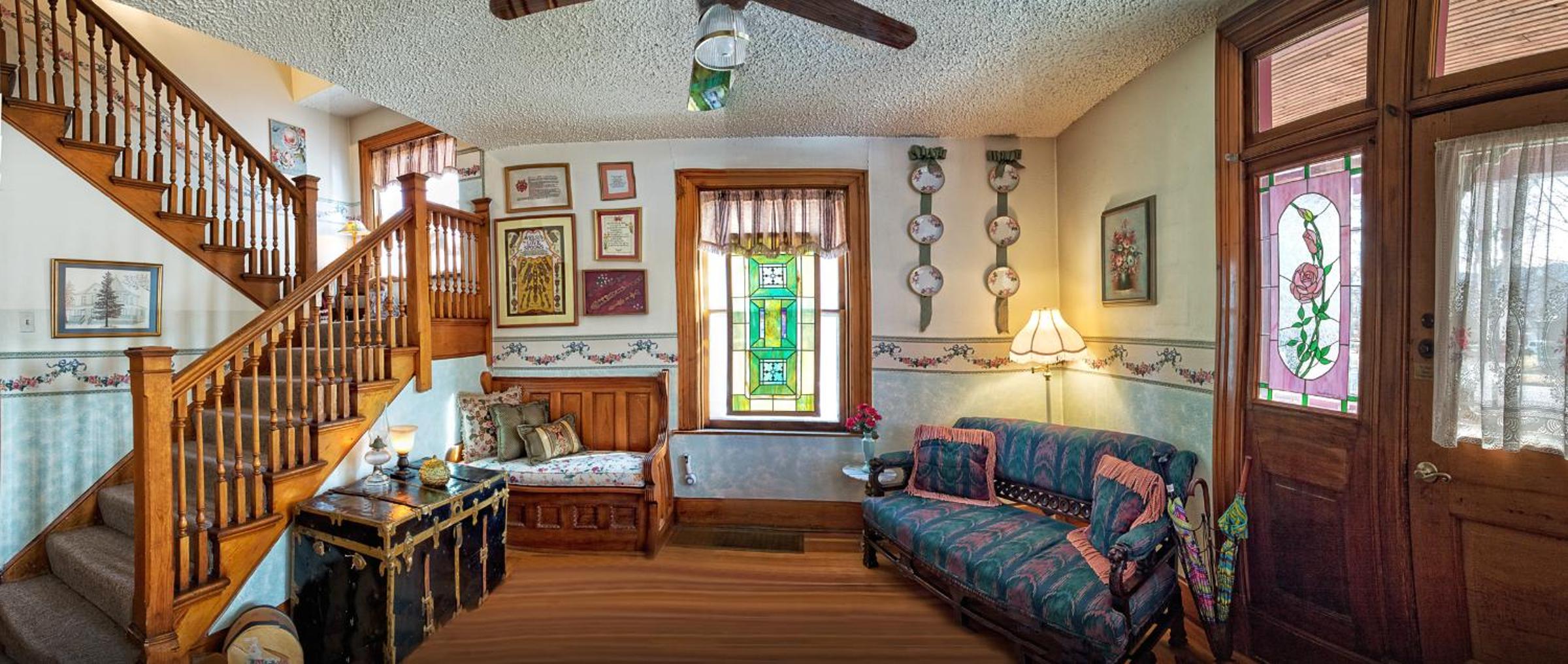 Deluxe King Suite photo 1