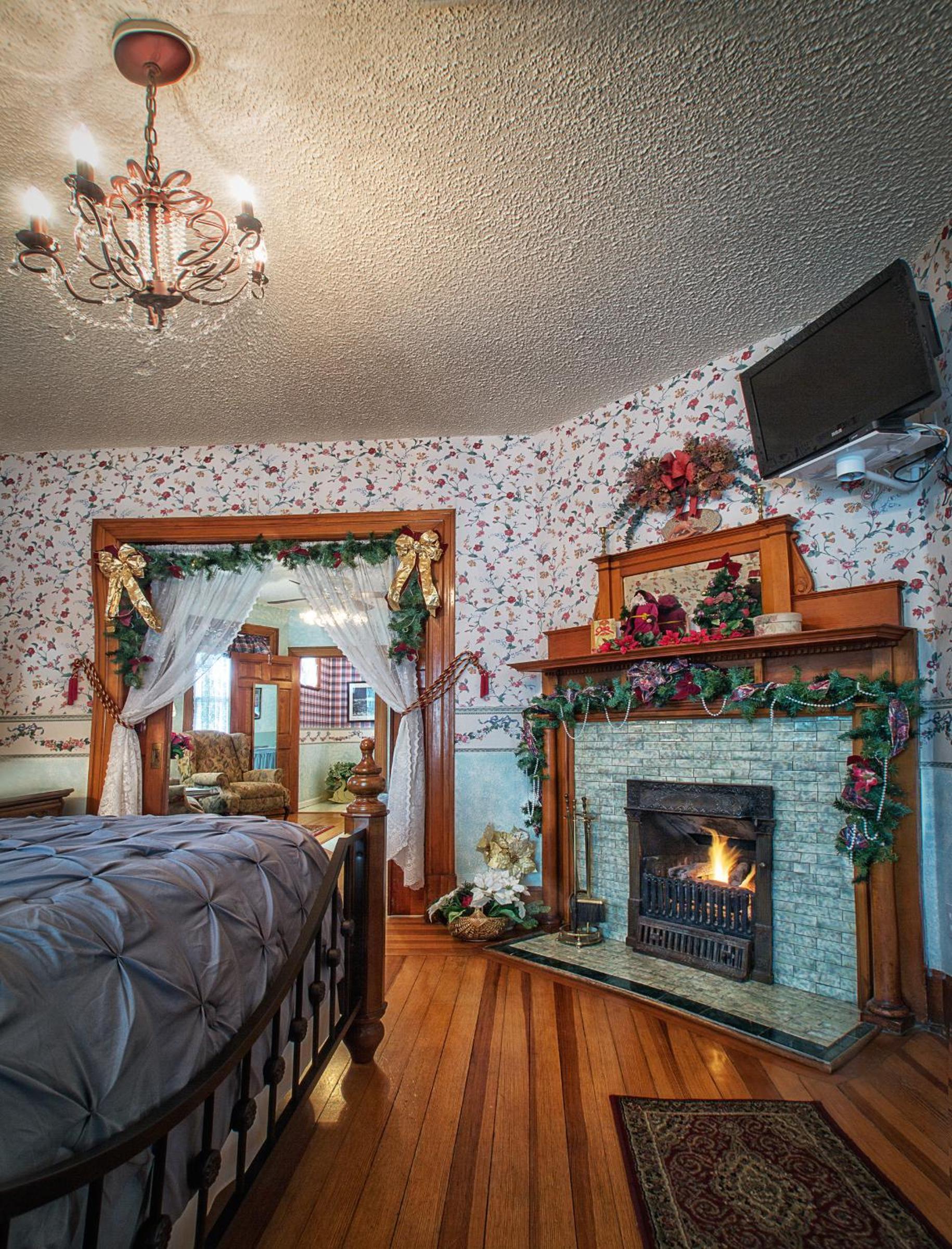 Deluxe King Room photo 1