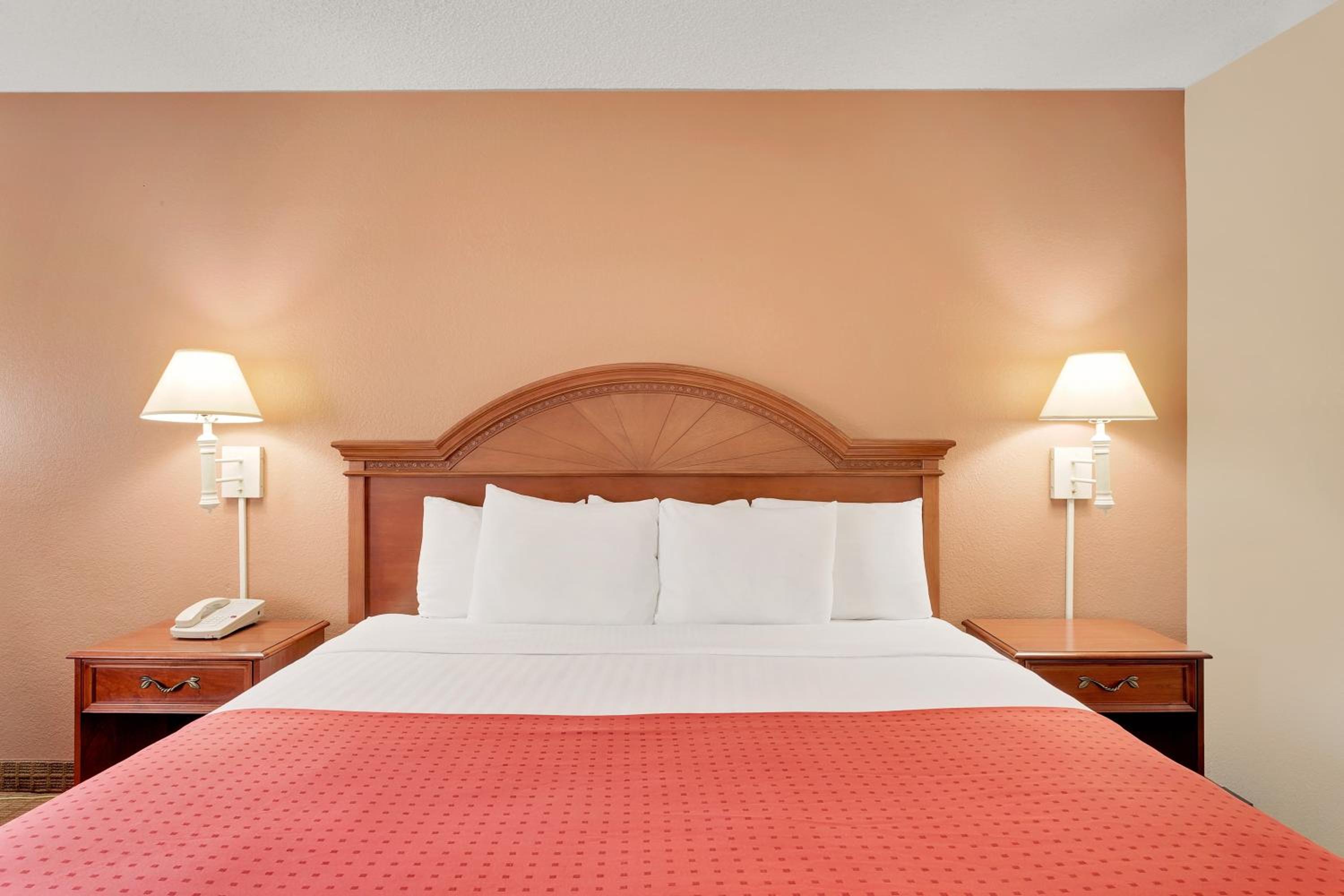 King Room - Disability Access/Non-Smoking - Photo 4