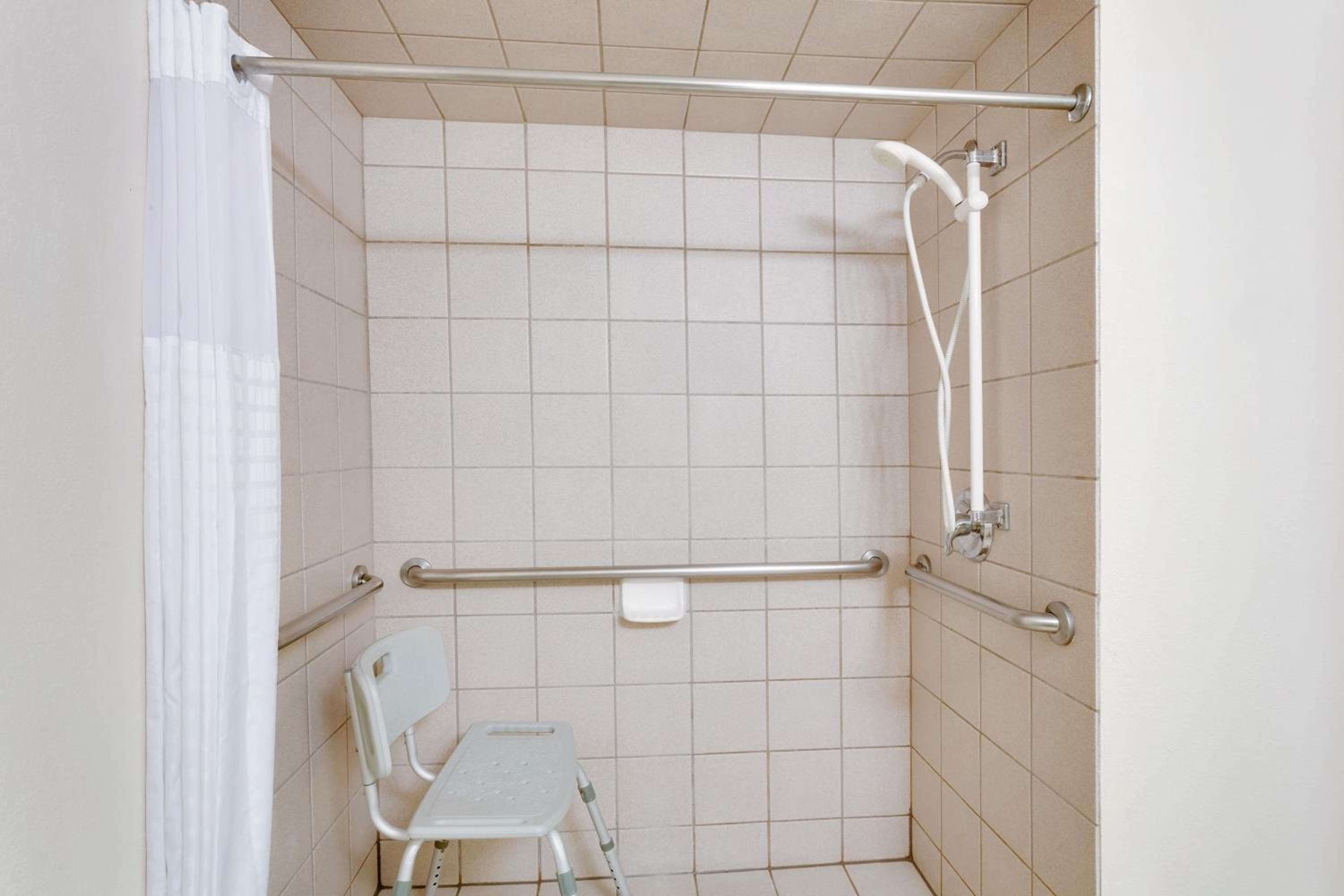 King Room - Disability Access/Non-Smoking - Photo 5