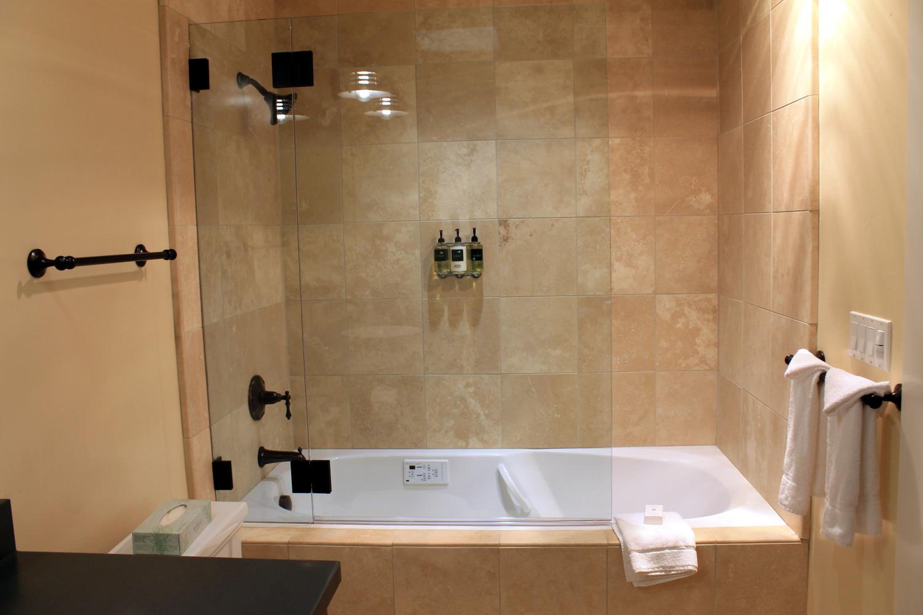 Vintners King + Spa - Photo 3