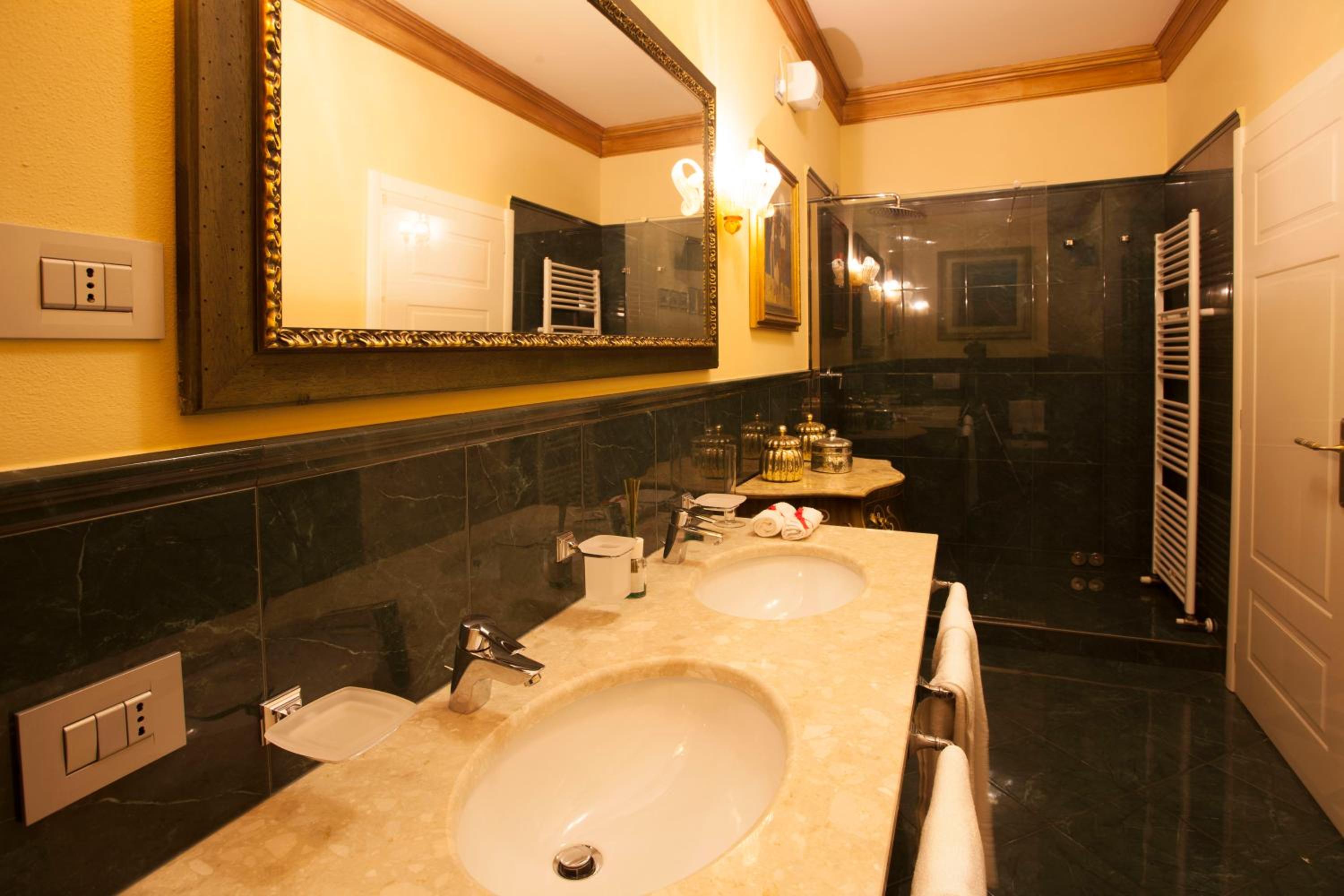 Apartment - Photo 2