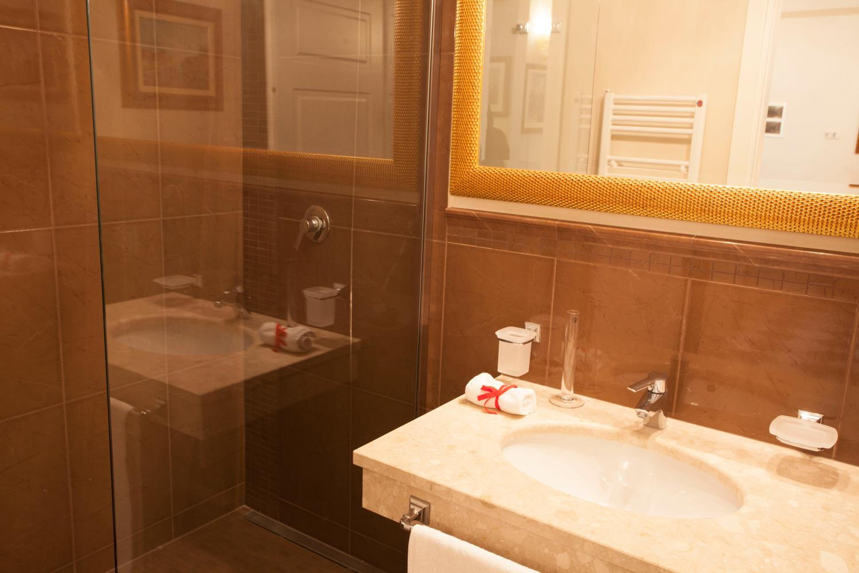 Standard Double Room - Photo 2