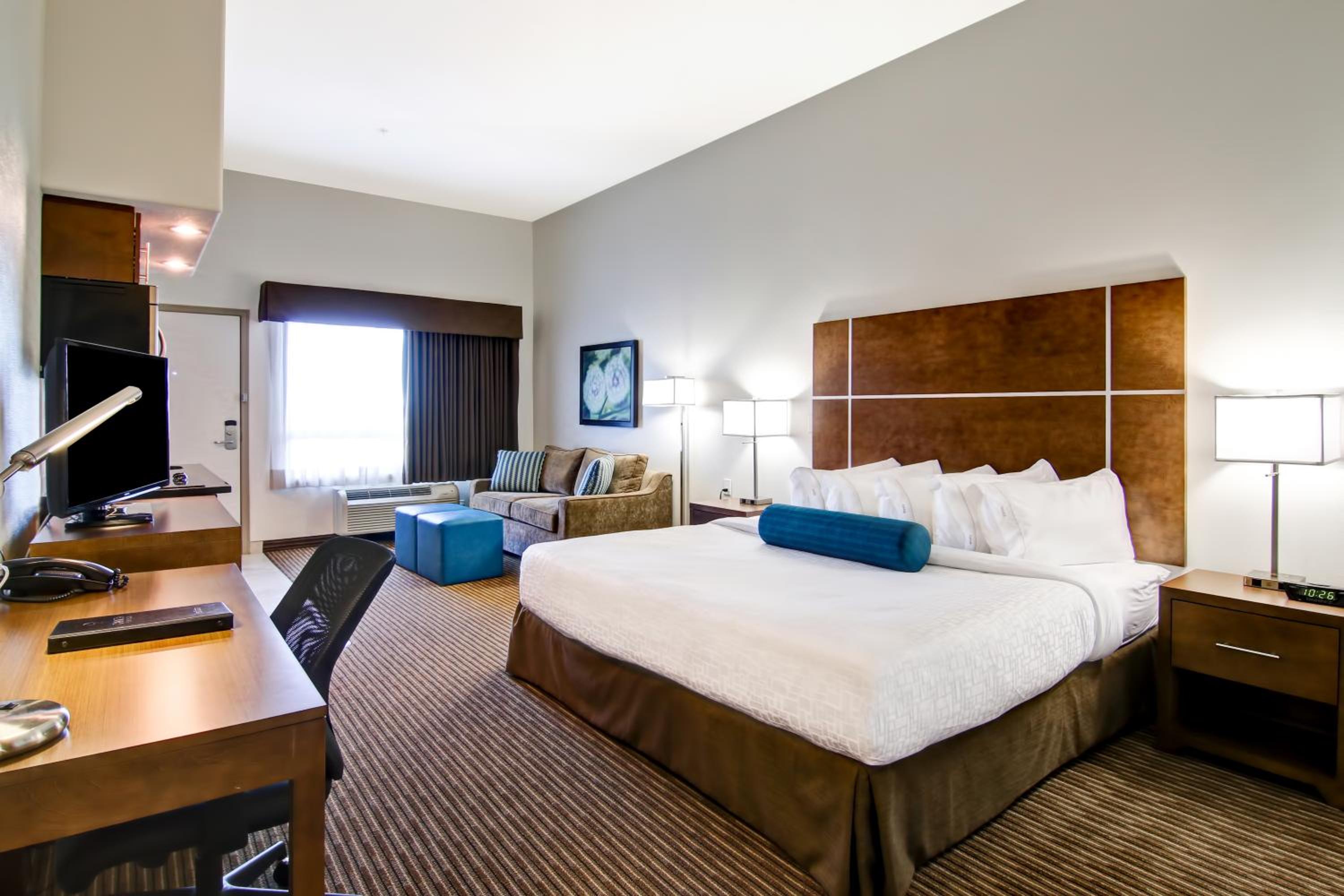 Standard King Room with Sofa Bed photo 2