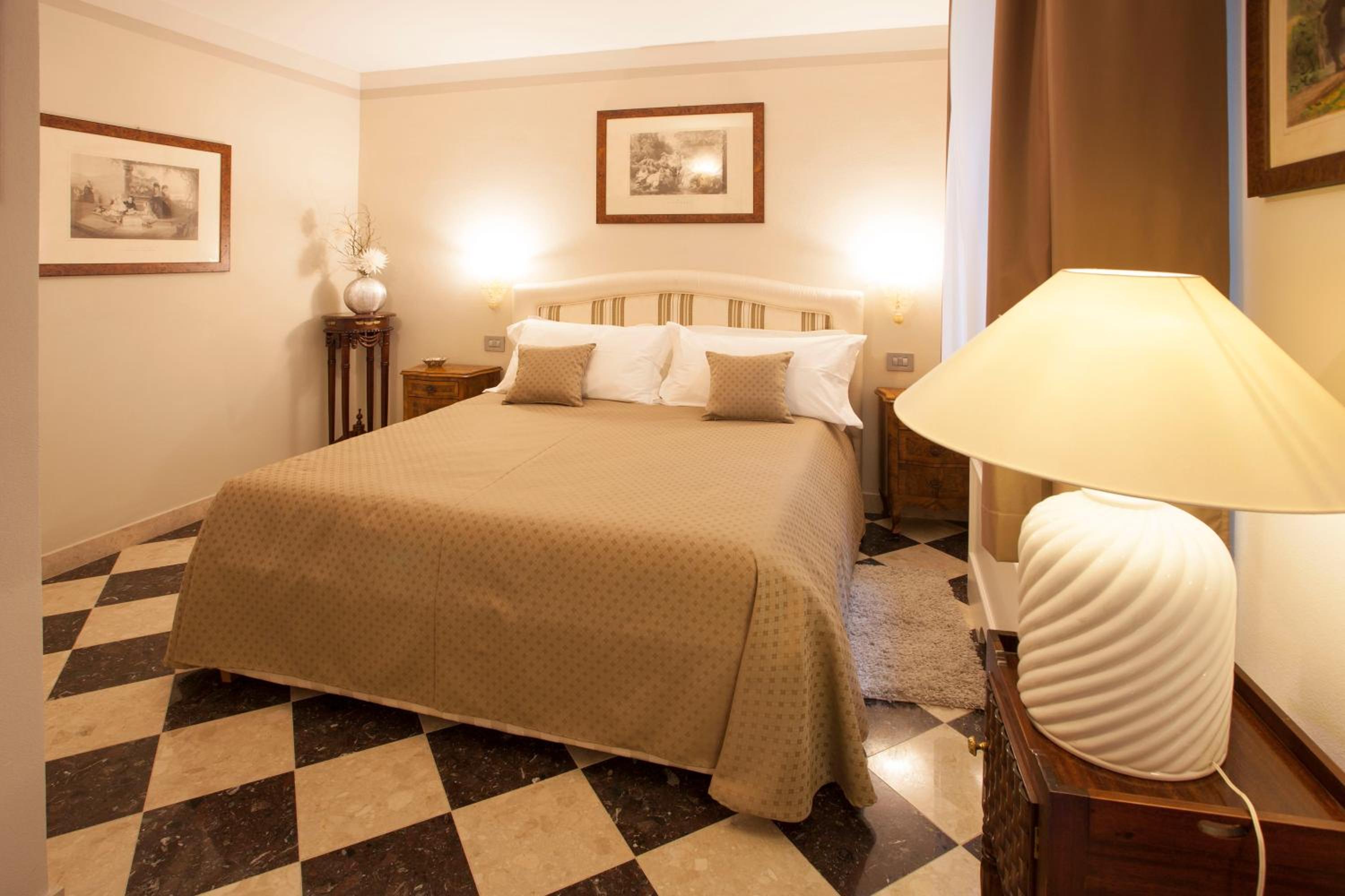 Standard Double Room - Photo 7