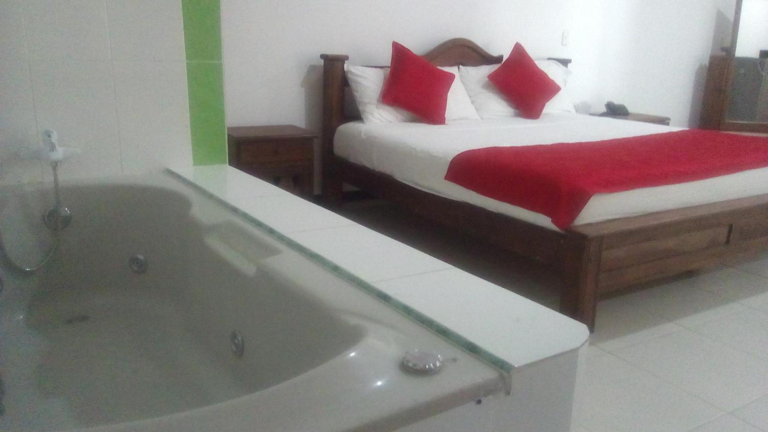 Deluxe Suite with Spa Bath