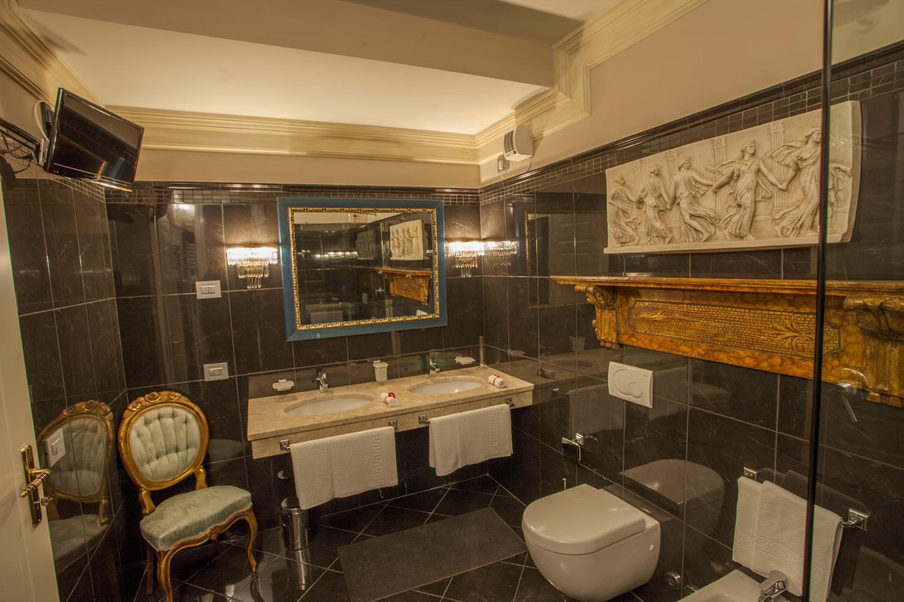 Deluxe Suite - Photo 2
