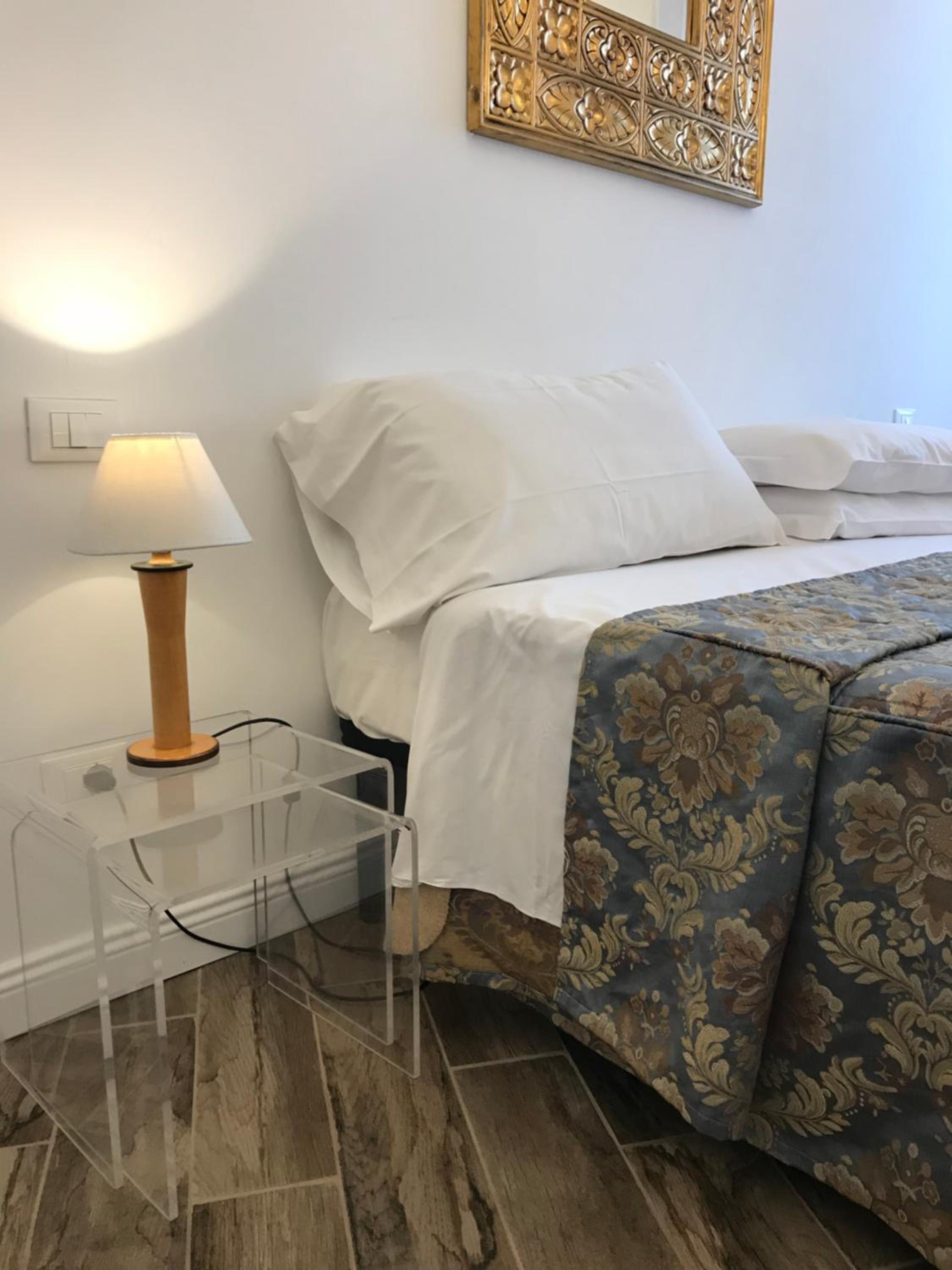 Twin Room with Shared Bathroom photo 2