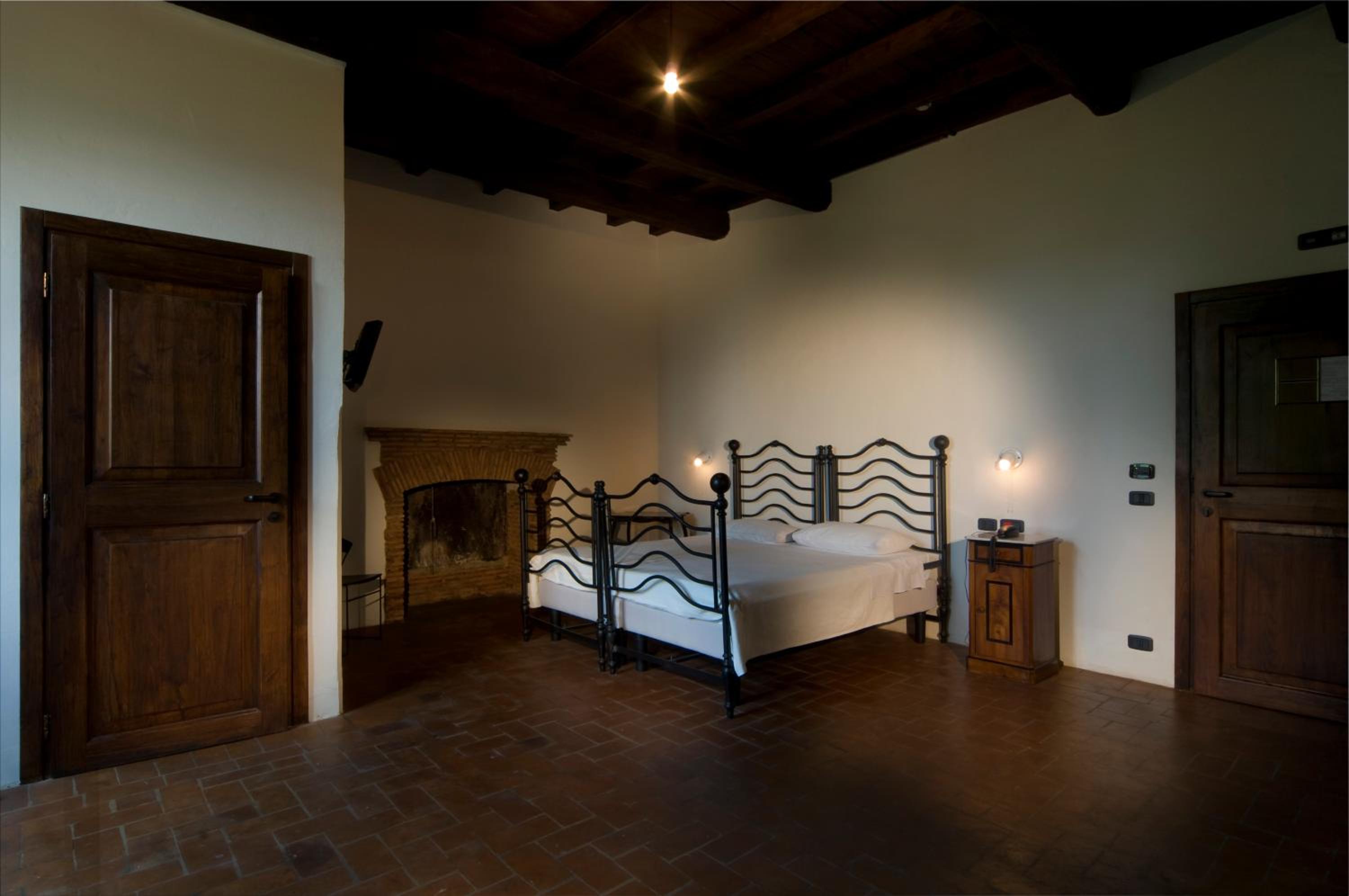 Suite - Photo 1