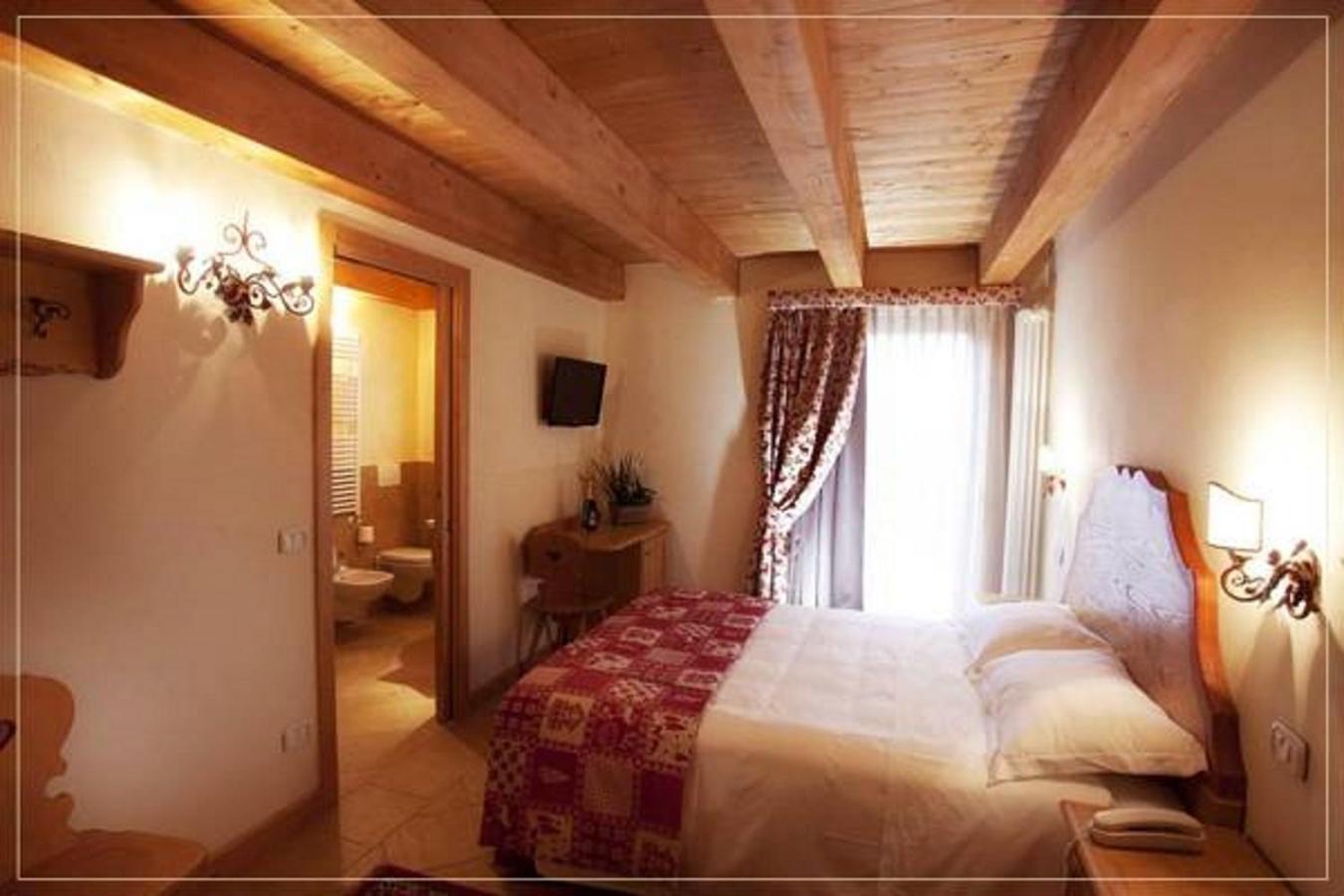 Double or Twin Room - Photo 2