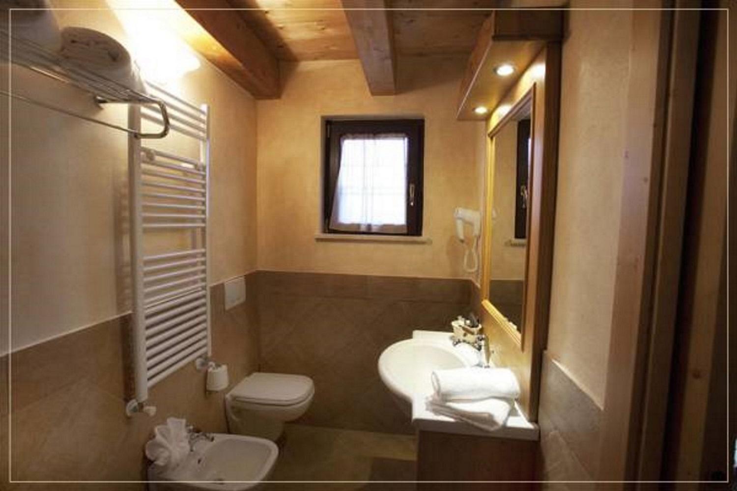 Double or Twin Room - Photo 4