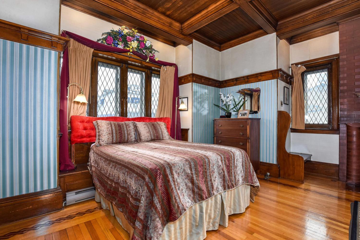 Suite 101 - Queen Suite with Private Entrance - Ground Floor