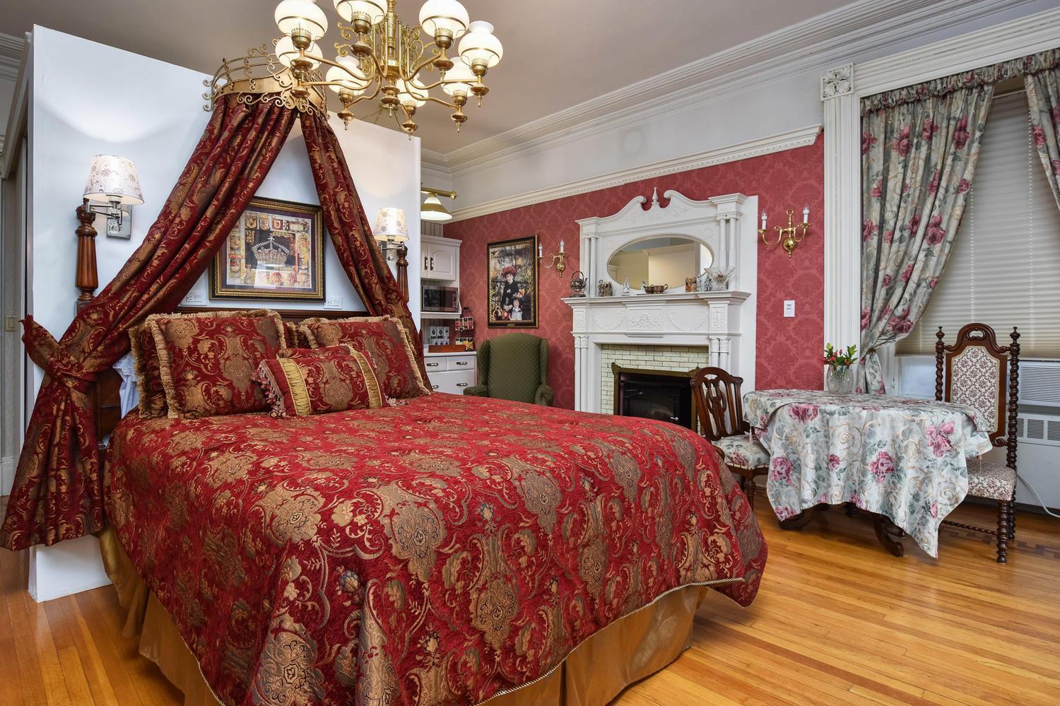 Suite 100 - Queen Suite - Ground Floor