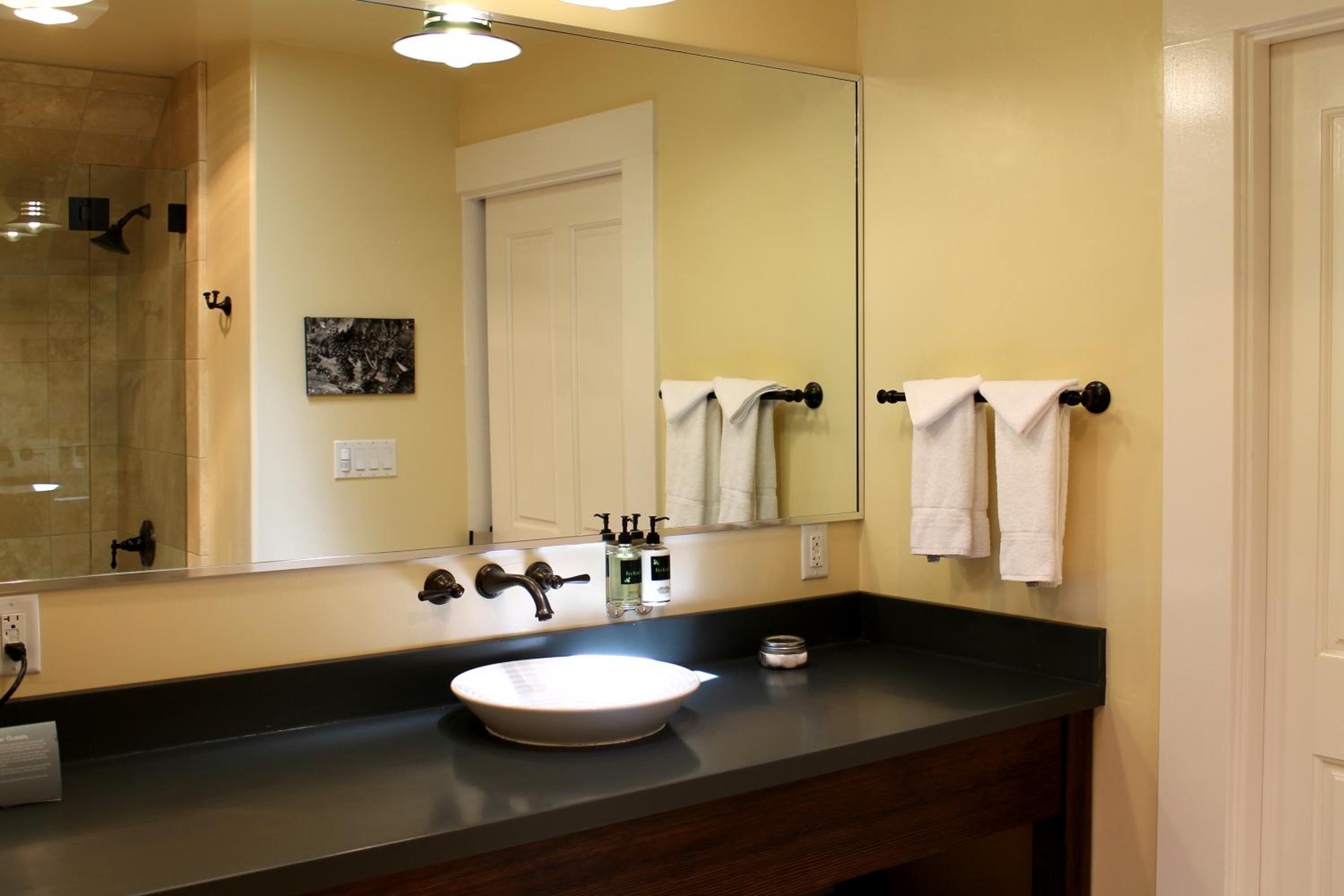 Vintners King + Spa - Photo 5