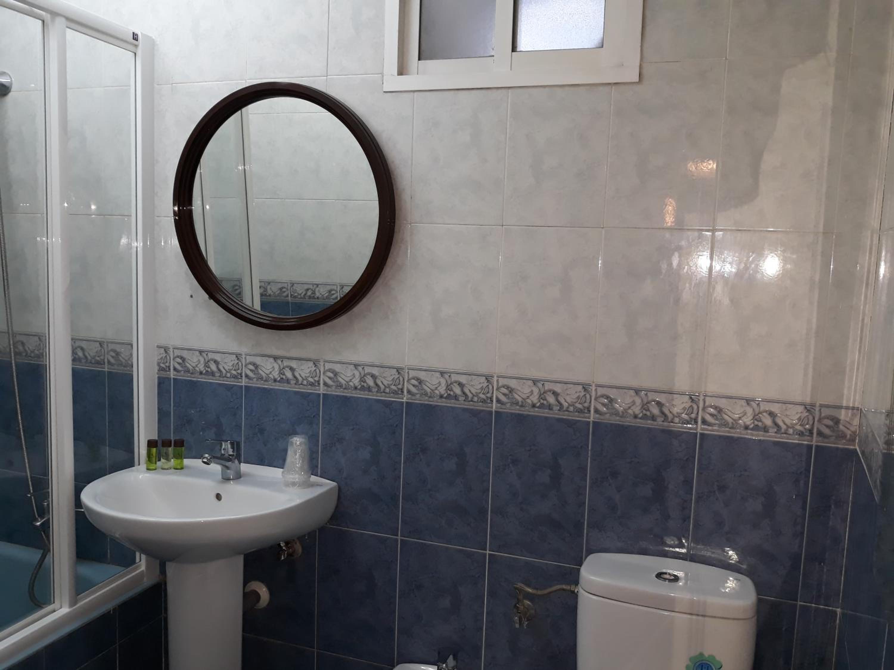 Triple Room with Private Bathroom - Photo 2
