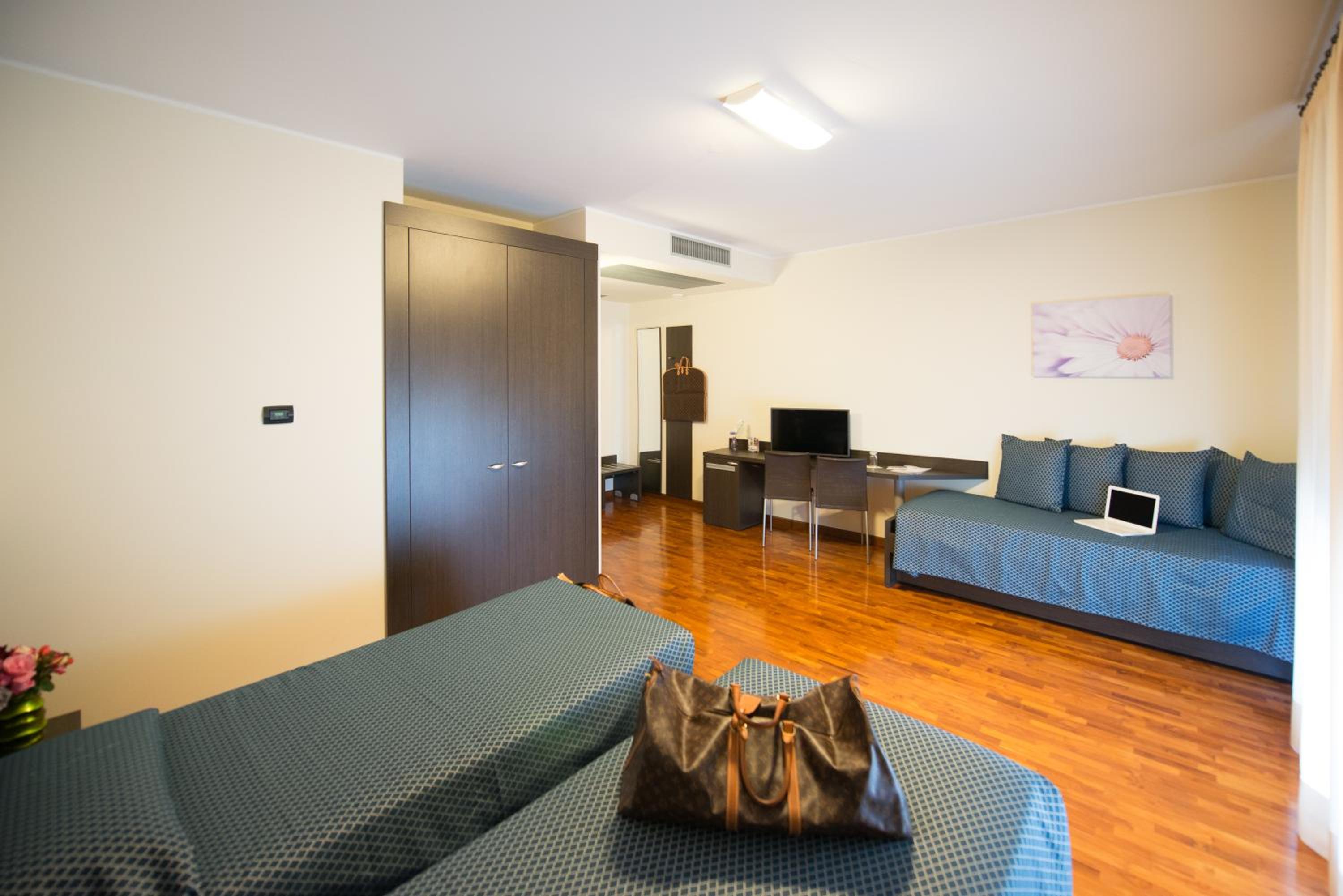 Single Room photo 2