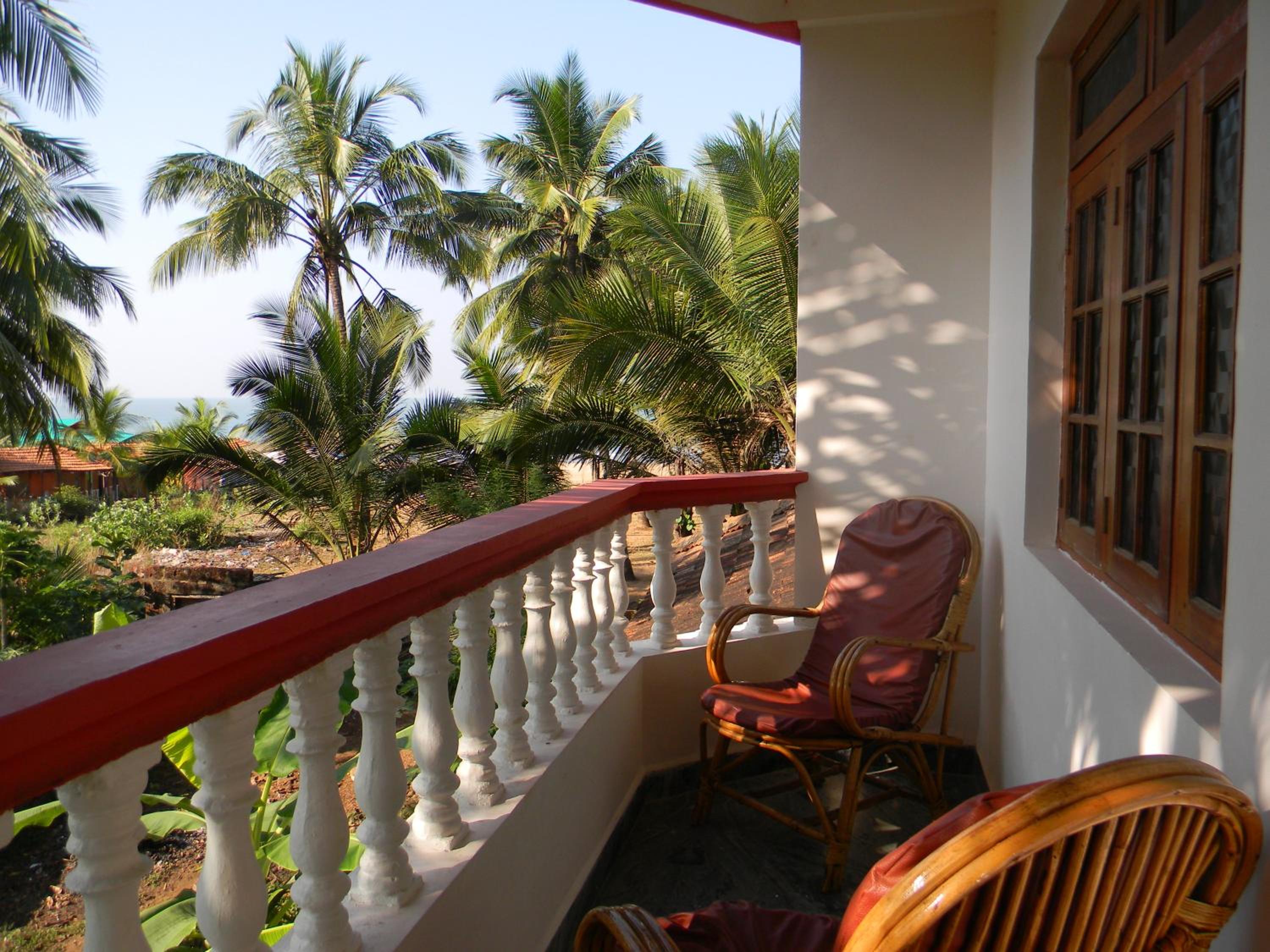 King Room with Balcony - Photo 3